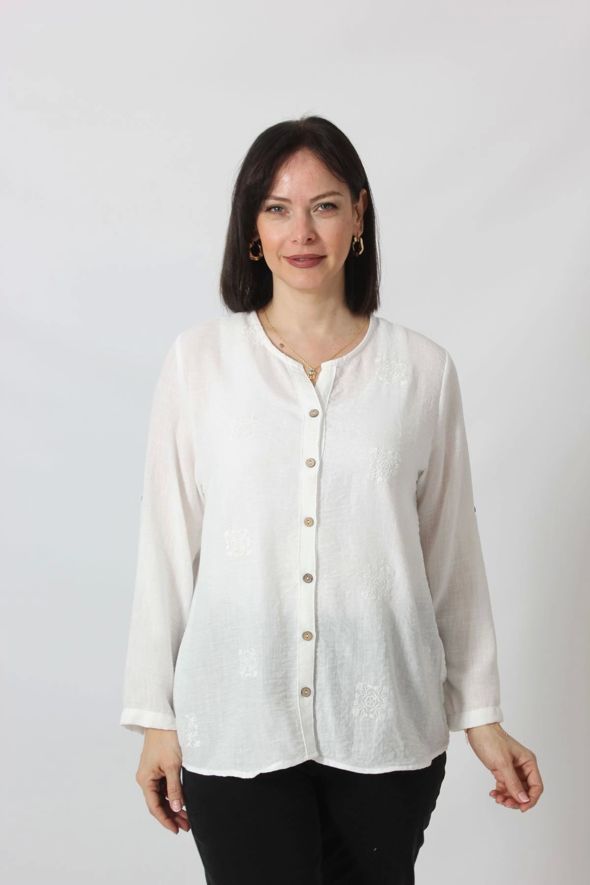 Moda Berray B-069 KOLU APOLETLİ KARE ÇİÇEK DESENLİ PAMUK KETEN KADIN BÜYÜK BEDEN BEYAZ GÖMLEK