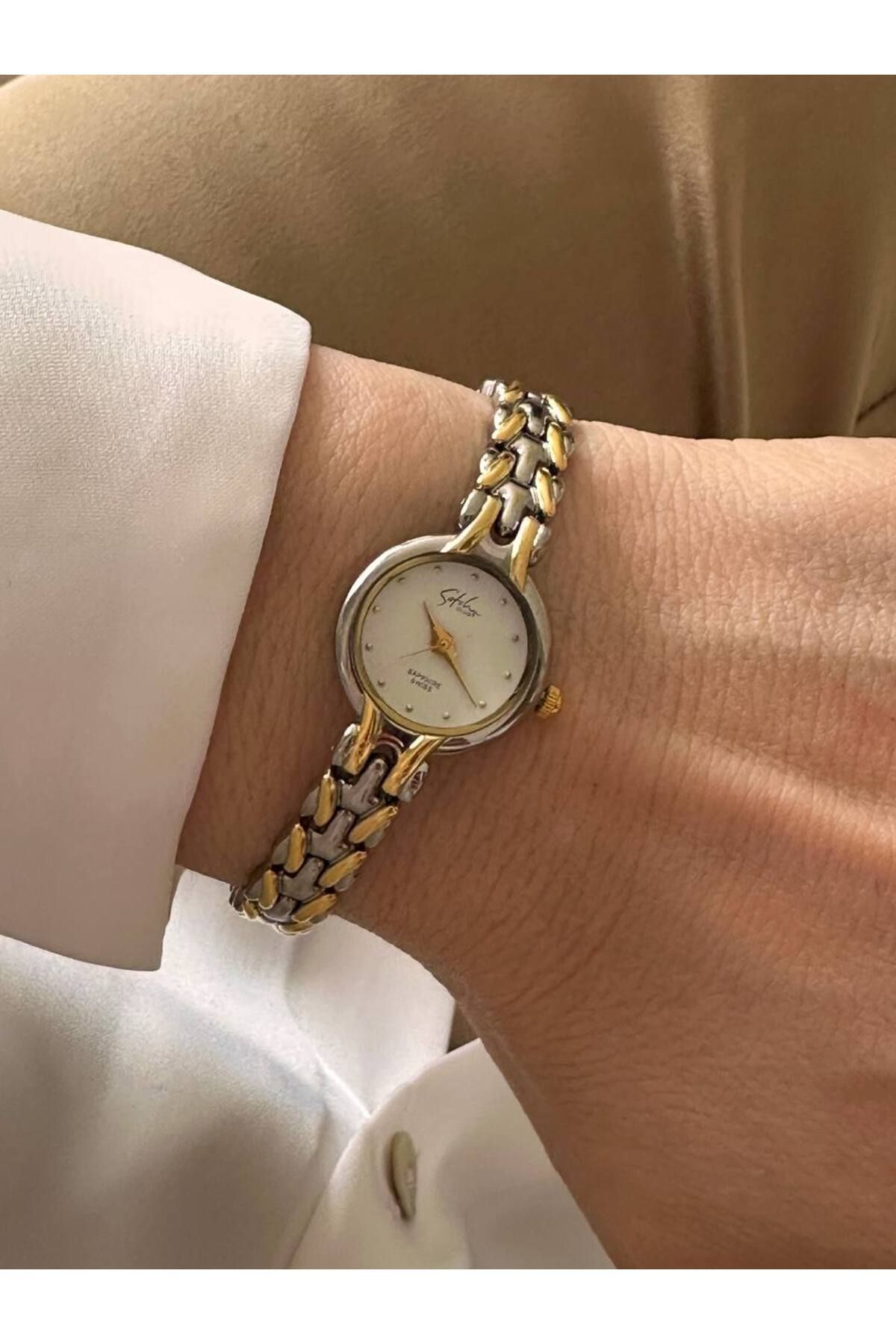 Esmeray Aksesuar Vip Çelik Gold ve Gümüş Renkli Premium Seri Beyaz Kadranlı Kadın Kol Saati