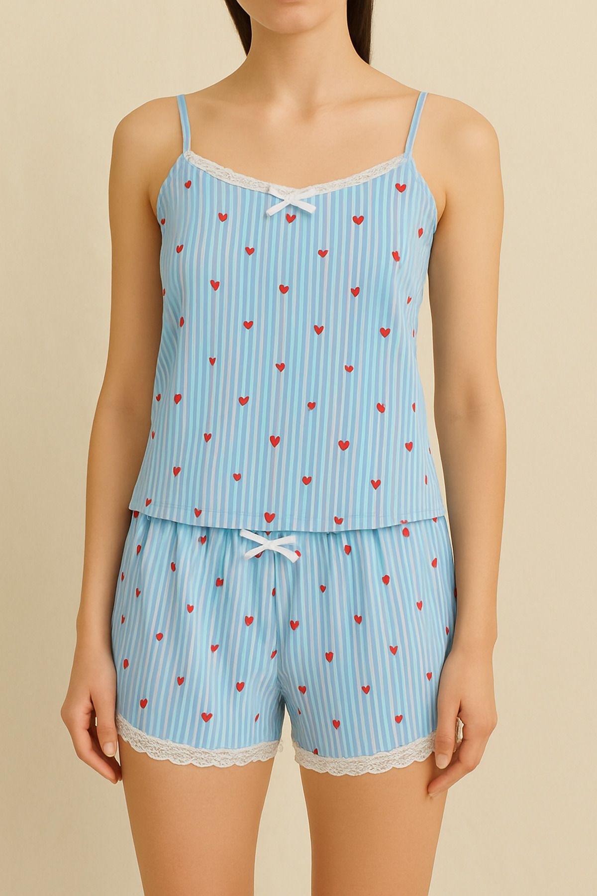 KYE WEAR KADIN İP ASKILI PİJAMA TAKIMI KALP DESENLİ DETAYLI