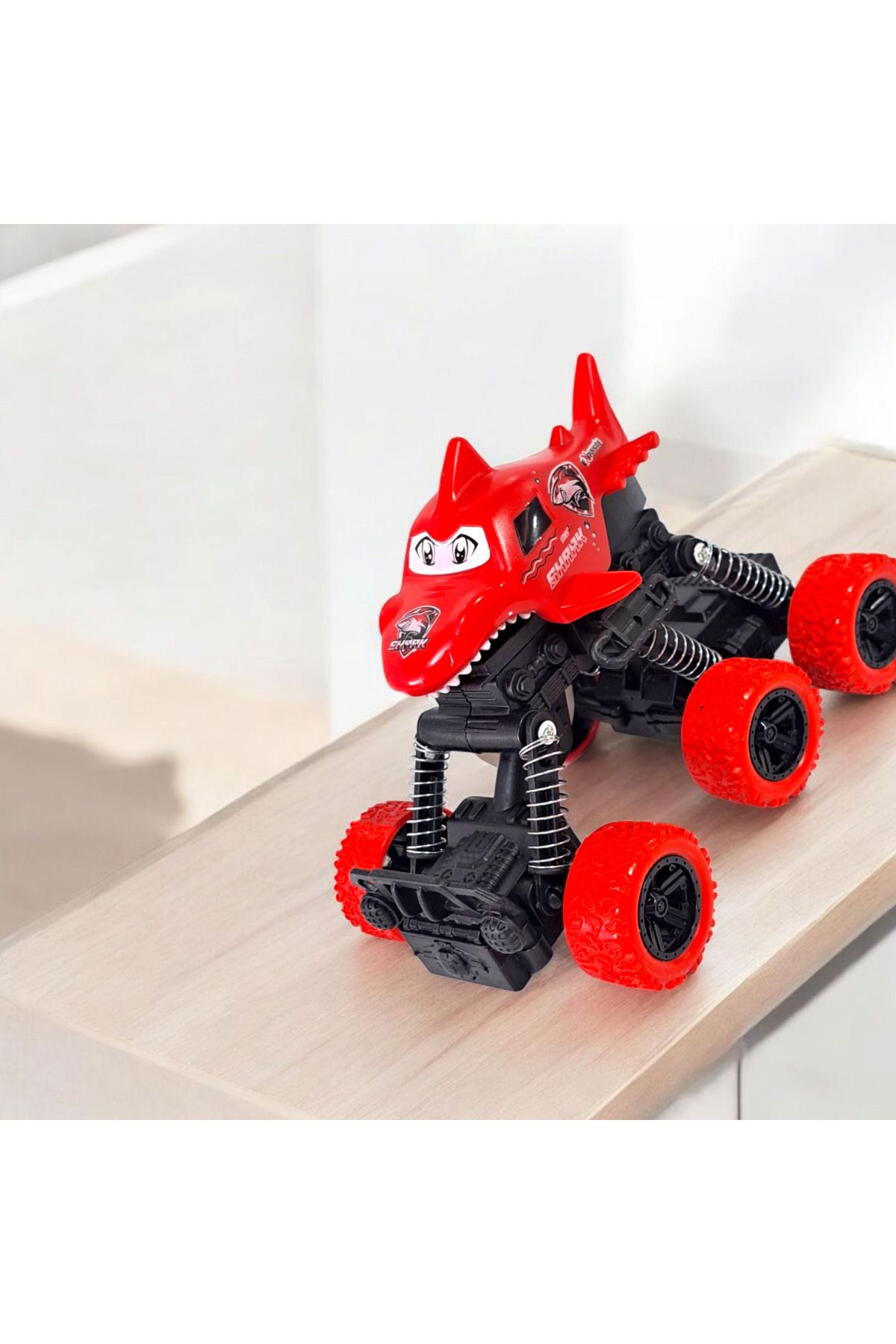ALYTOYS Oyuncak Araba Amartisörlü Yaylı 6 teker Sürtmeli Motor 16x10cm Köpek Balık Model