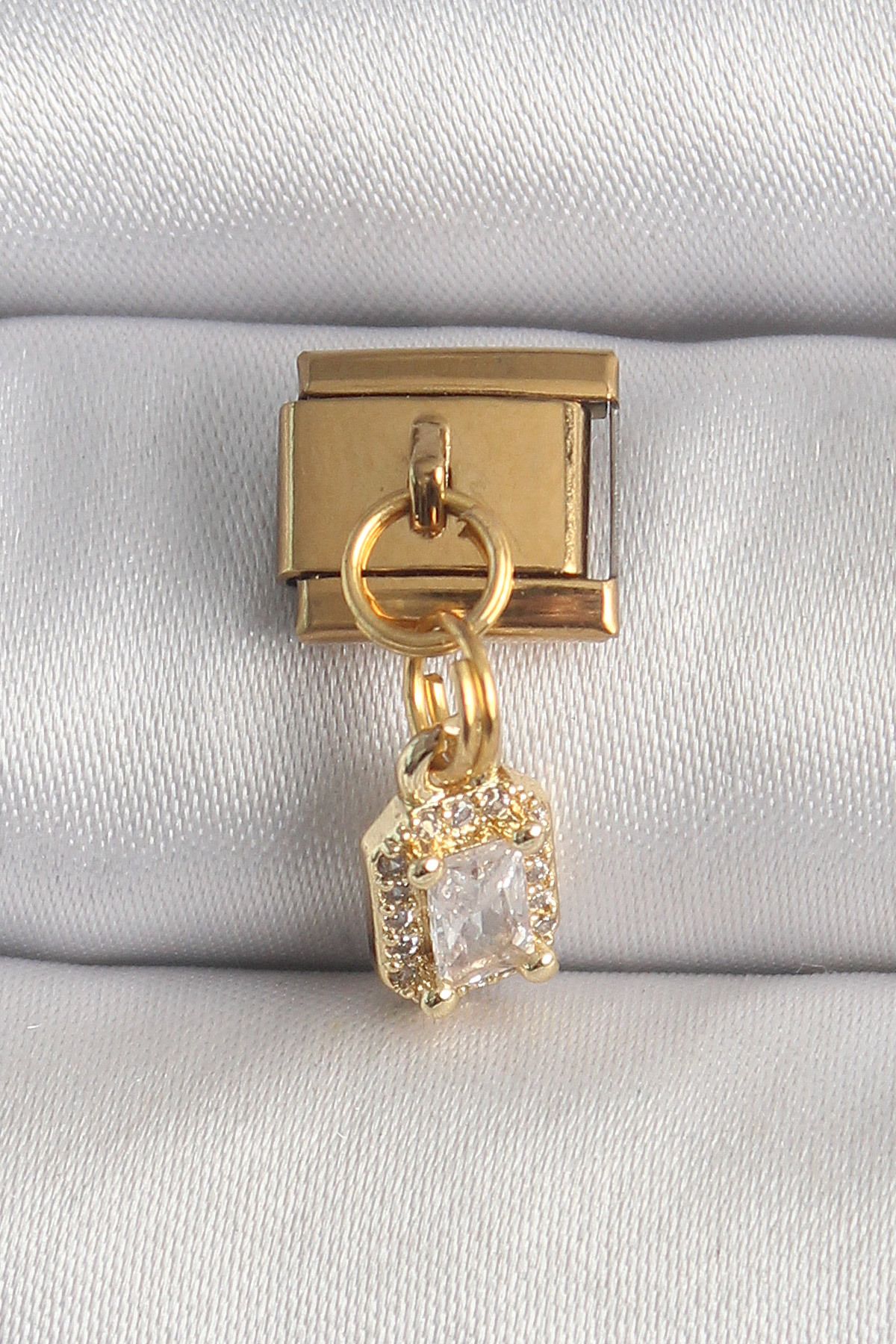 Maristas Çelik Gold Renk Sallantı Zirkon Taşlı Kare Model Nominationn Charmm