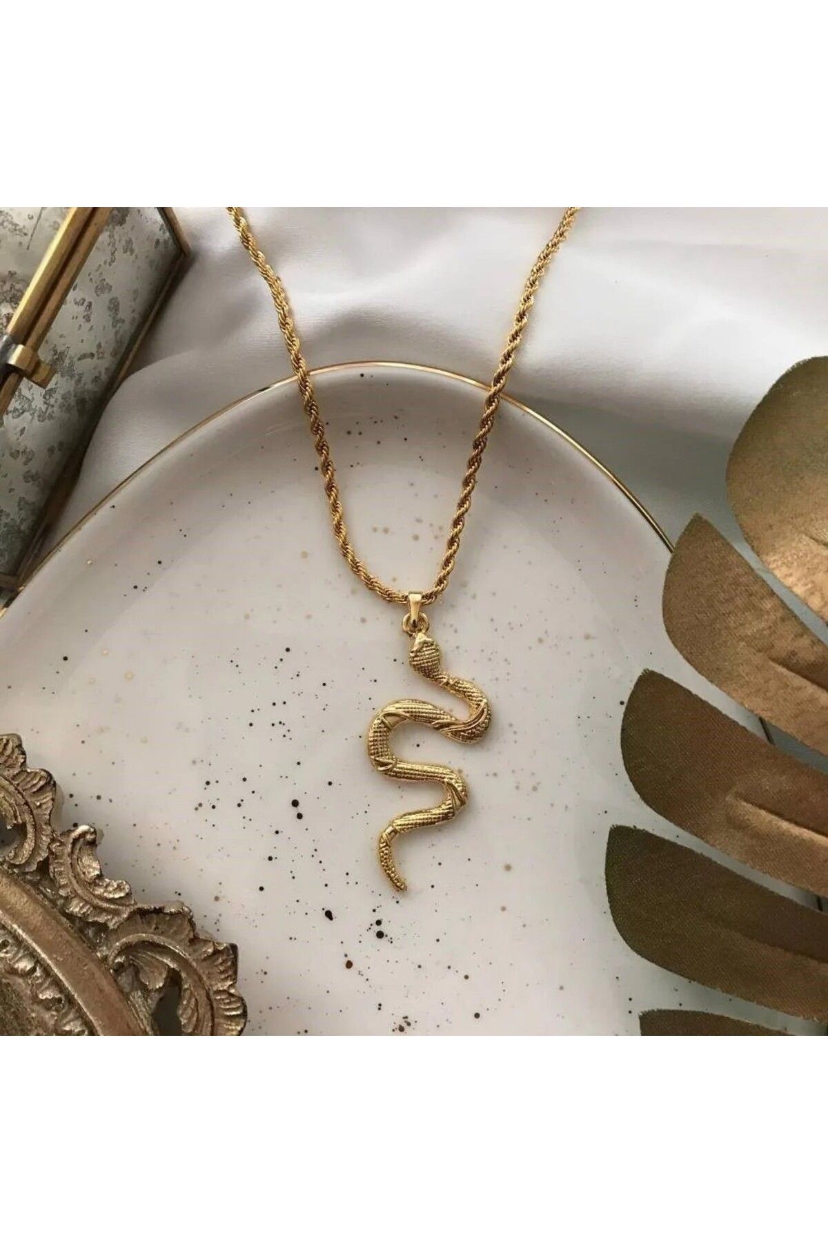 ZeynDesign Yılan Figürlü Gold Kolye