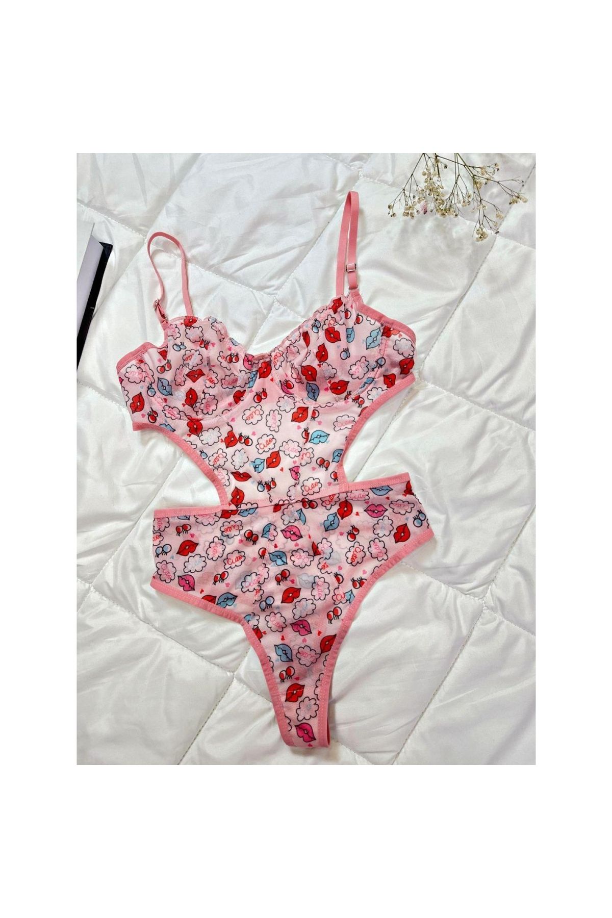 Marsilyan Öpücük Desenli Pembe Bodysuit