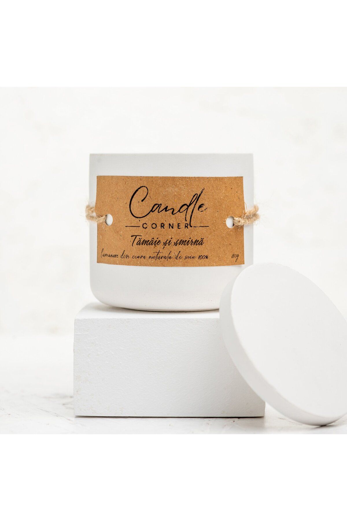 Candle Corner Lumânare Parfumată Lucrată Manual Din Ceară De Soia 100% Naturală, Tămâie Și Smirnă, Recipient Ceramic - One Size