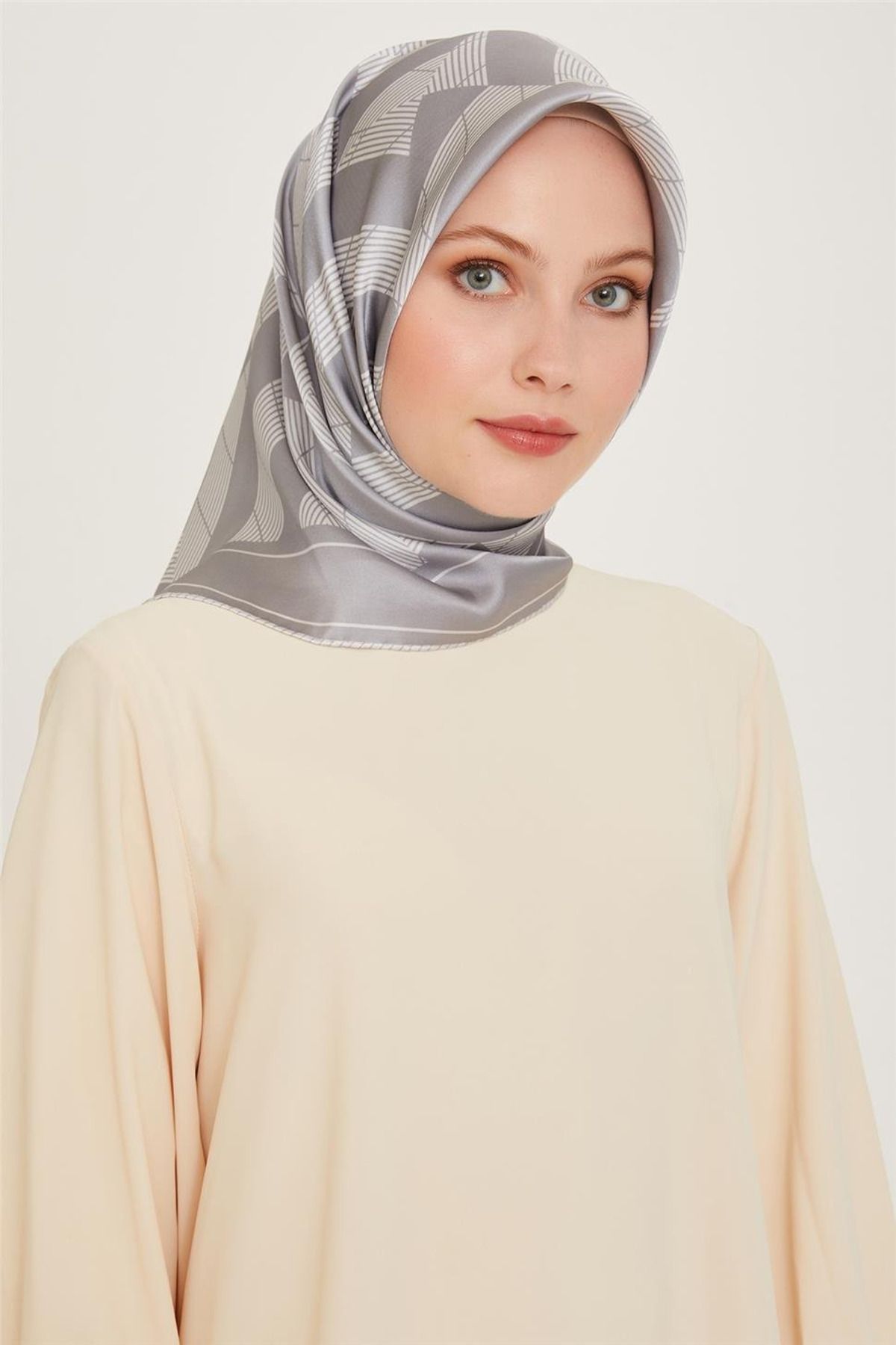Armine Sura İpek Eşarp 9255D (S ) 90 x 90 Gri - 85