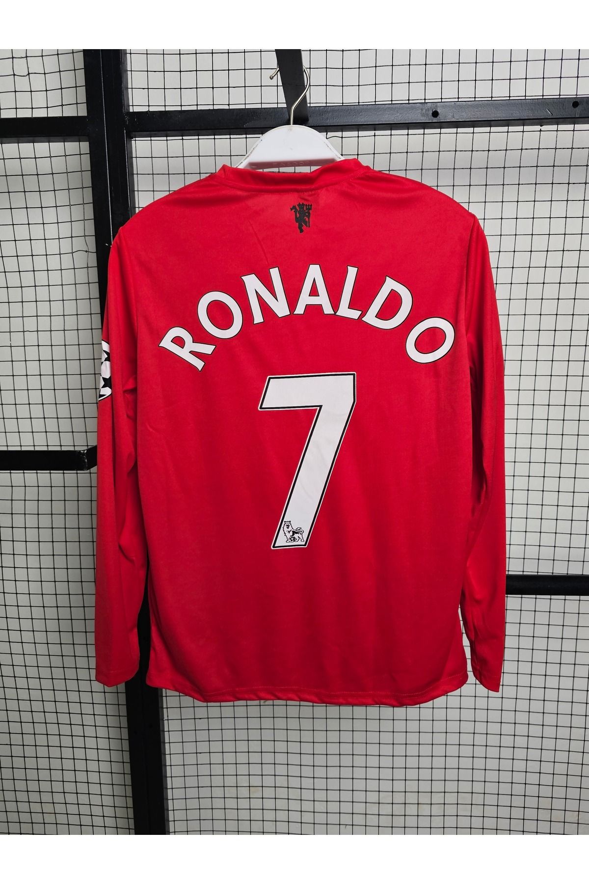 Lion Spor C'ristiano R'onaldo 2008 Sezonu Efsane M'an U'nited Kırmızı Renk Uzun Kol Nostalji Retro Forması