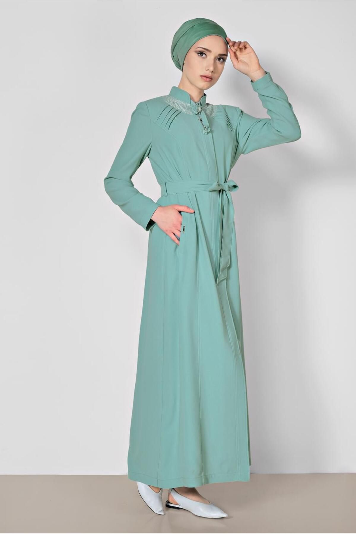 Alvina-1466 Model with Hidden Button and Pocket Parde Decoration 2