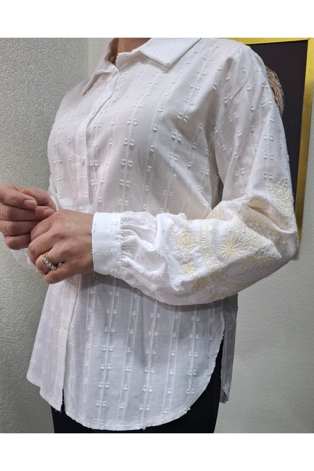 WIENELLA Kolları nakış detaylı gömlek