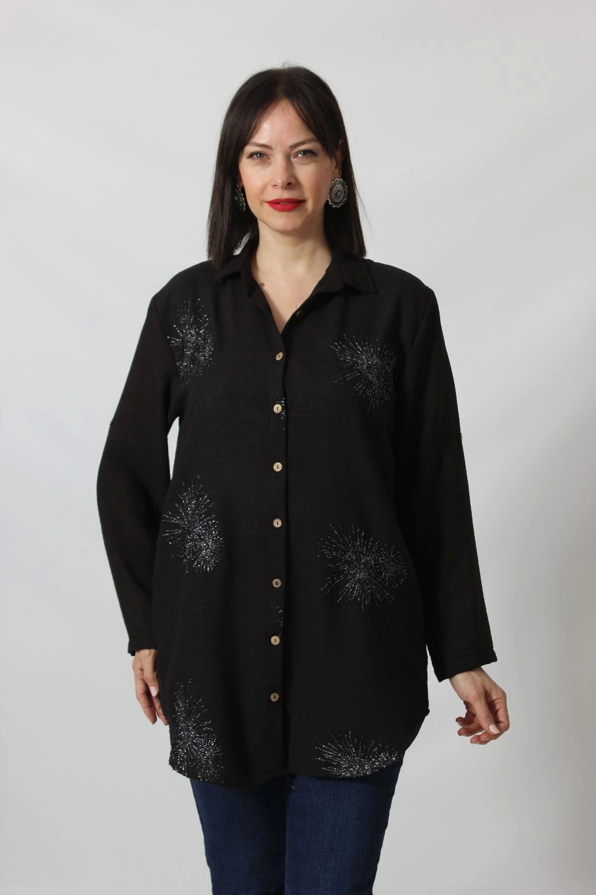 Moda Berray Sb-092 Siyah Gümüş Yaldızlı Güneş Desenli Kolu Apoletli Yandan Cepli Tunik Gömlek Kadın Büyük Beden