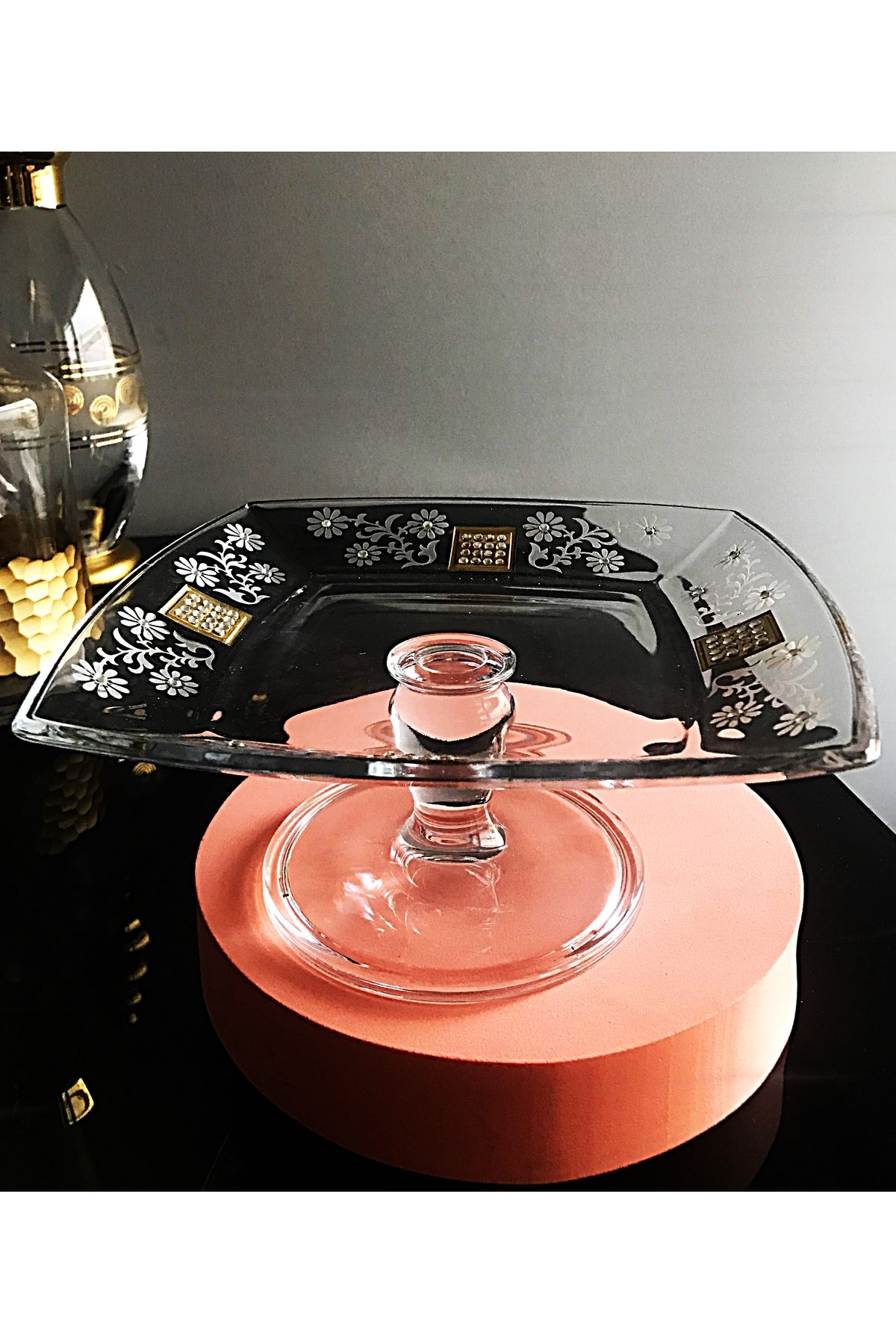 DECOSTYLE Dekorlu ayaklı küçük çıkolatalık 1. kalite taşlarla süslenmiş 19,5x19,5 mm"