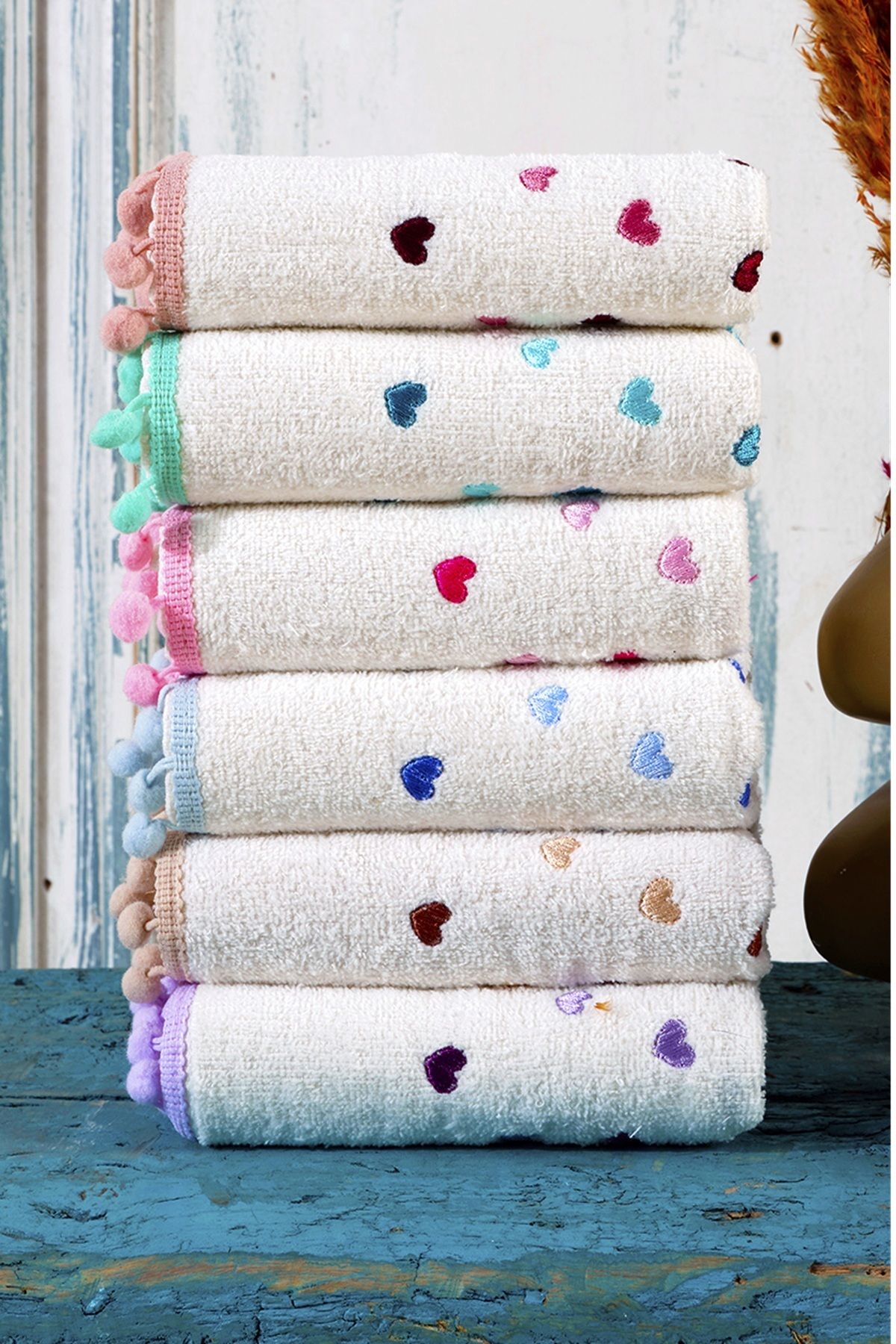 BAMİROSE 50x90 CM 6'LI KALPON NAKIŞLI PONPONLU EL & YÜZ ÇEYİZLİK HEDİYELİK HAVLU SETİ