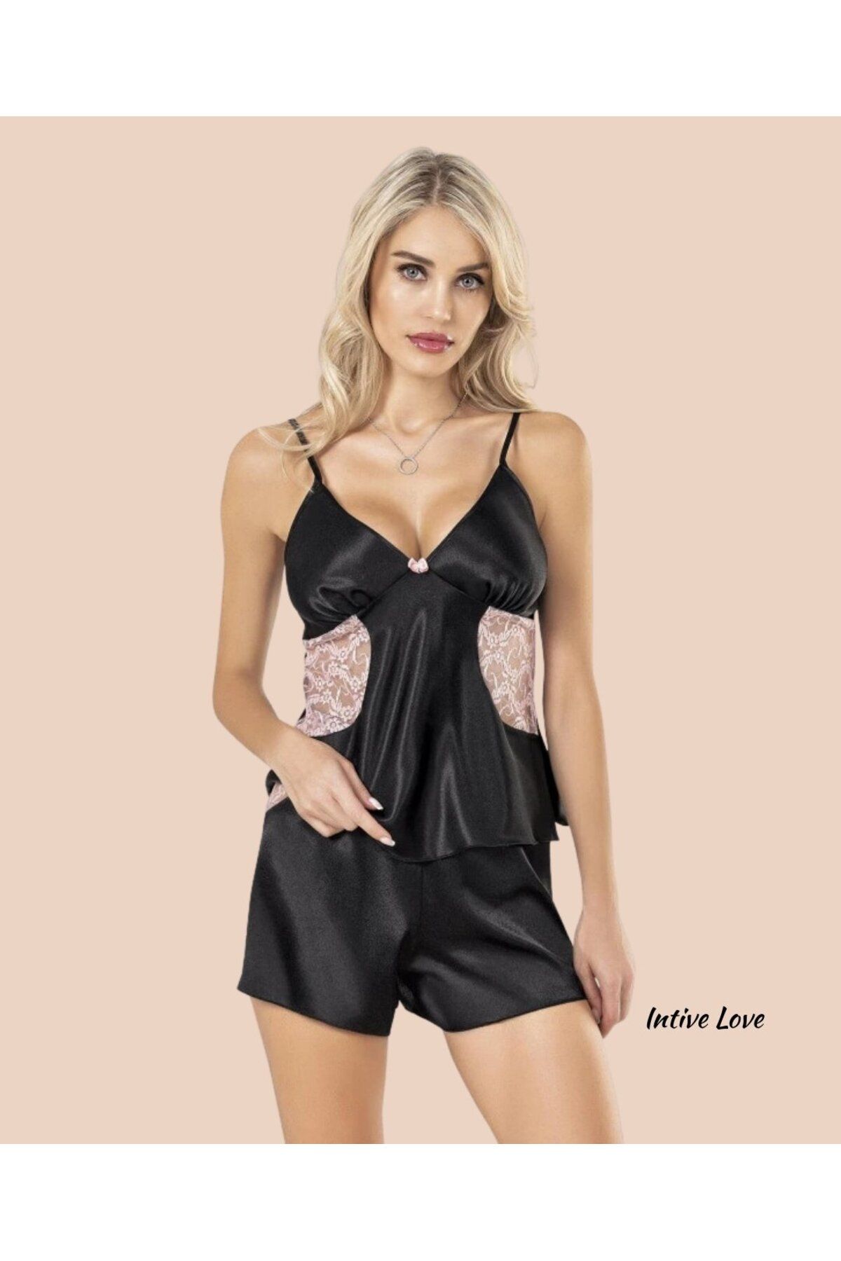 İntive Lingerie Moongirl Siyah/Pudra Saten Dantel Detaylı V Yaka Askılı Büstiyerli Mini Şortlu Pijama Takımı