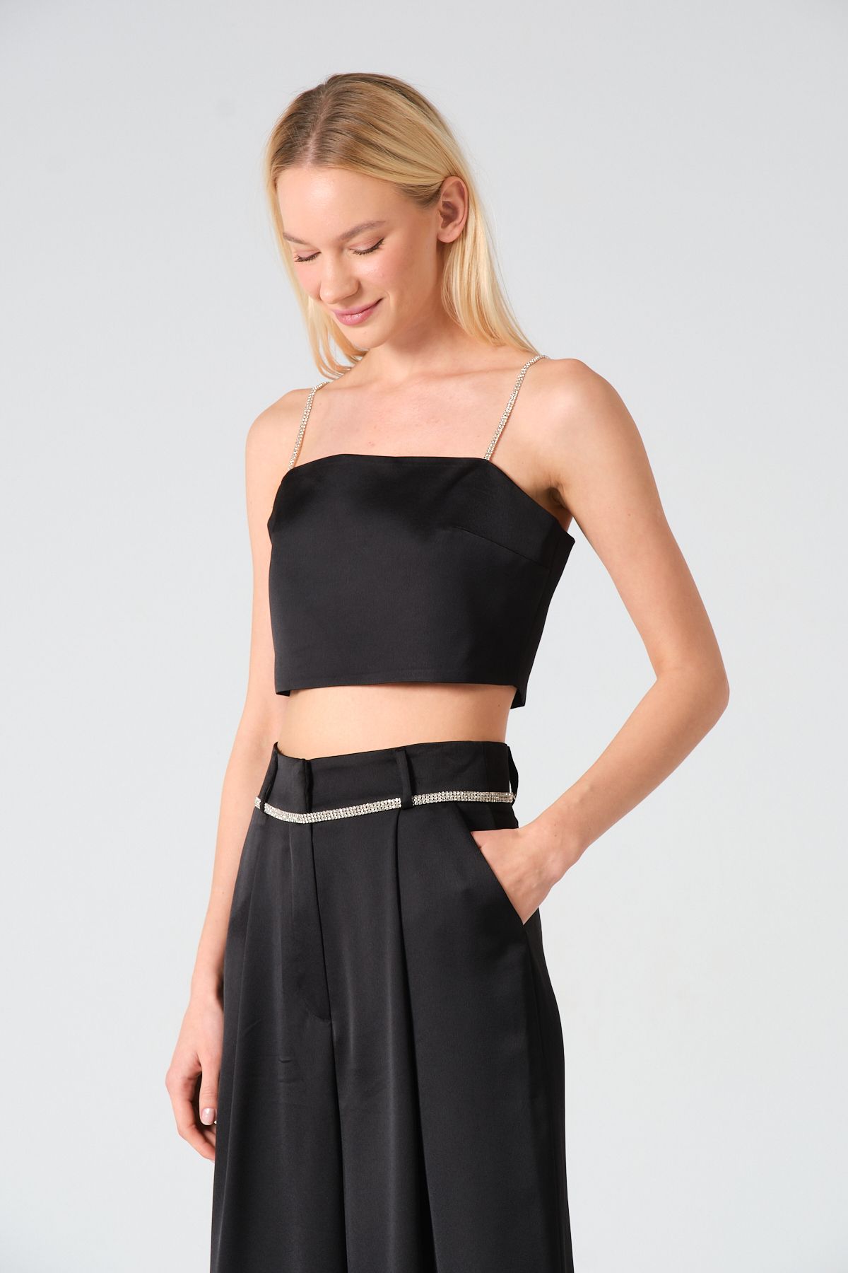 S'amore Clothing Taş Askılı Saten Crop Bluz
