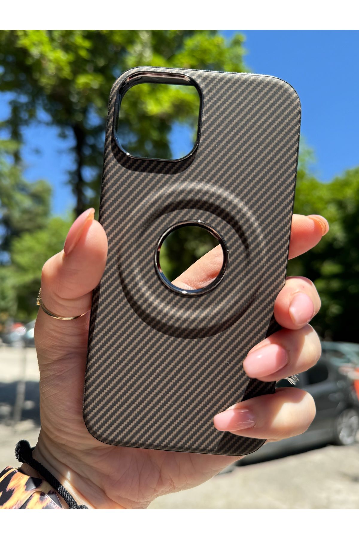 DÜNYA AKSESUAR iPhone 13 uyumlu sert megsafe şarj darbeye düşmeye dayanıklı koruyucu silikon kılıf