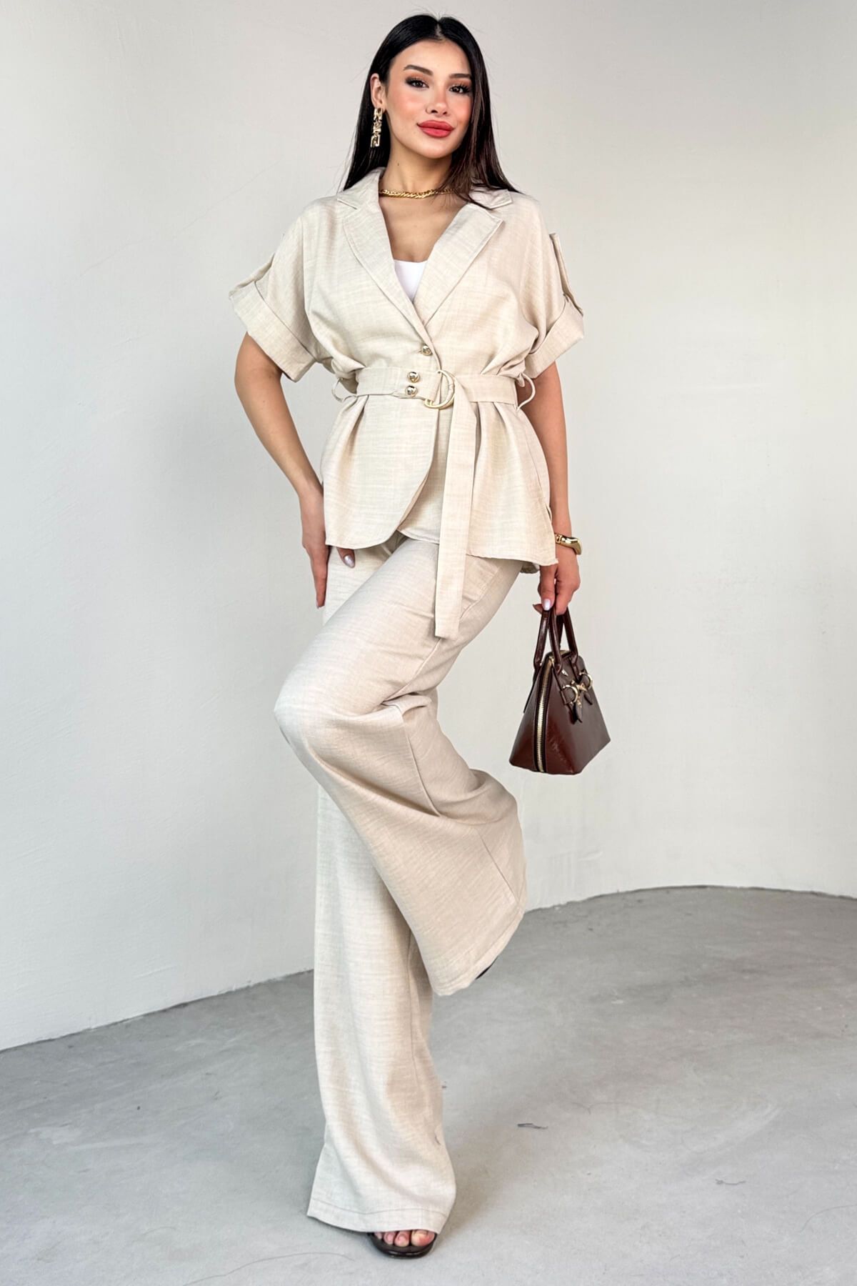Cappmoda TKM-13293 Taş Rengi Klapa Yaka Kol Düğme Detaylı Gömlek Ceket & Salaş Pantolon İkili Takım