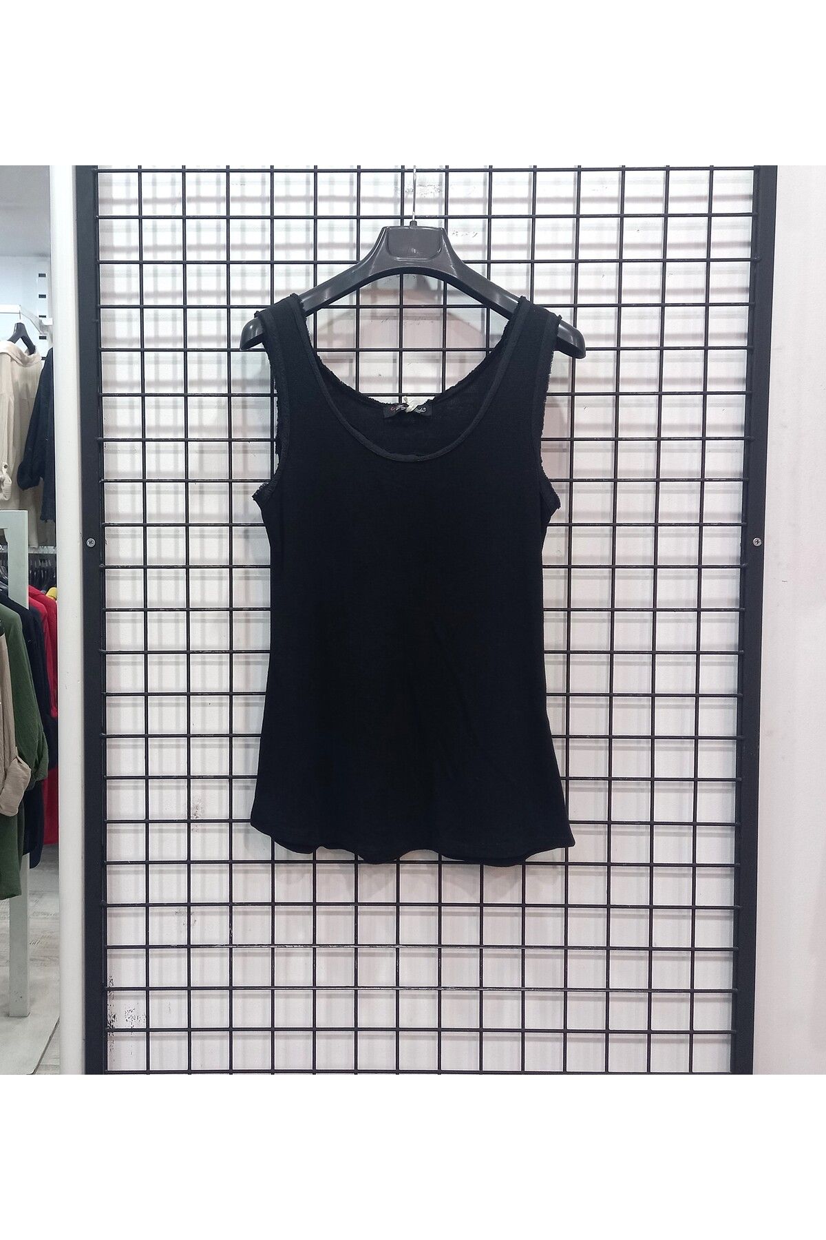 Butik Şans Saçak Detaylı Askılı İtalyan Atlet Bluz
