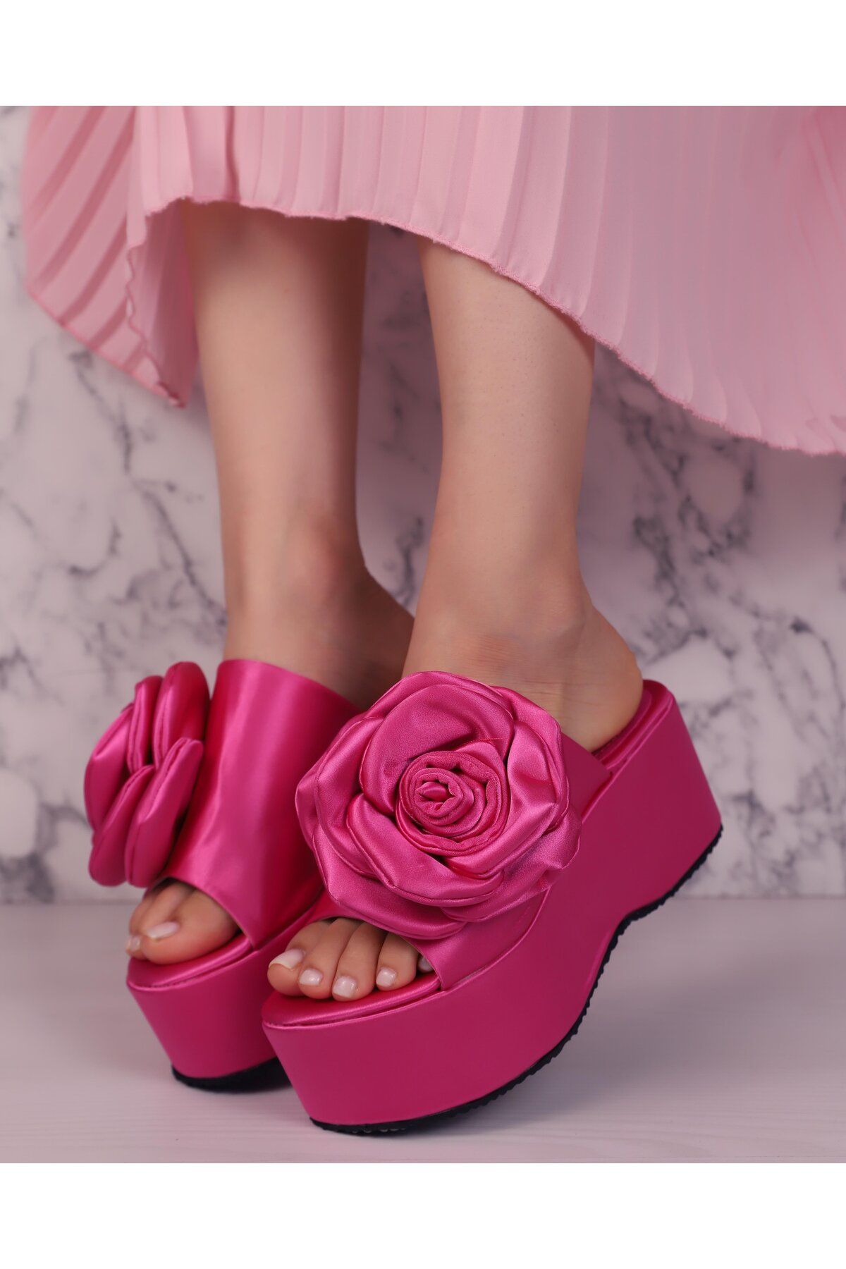 Sibel Shoes Tanya Fuşya Gül Detaylı Terlik