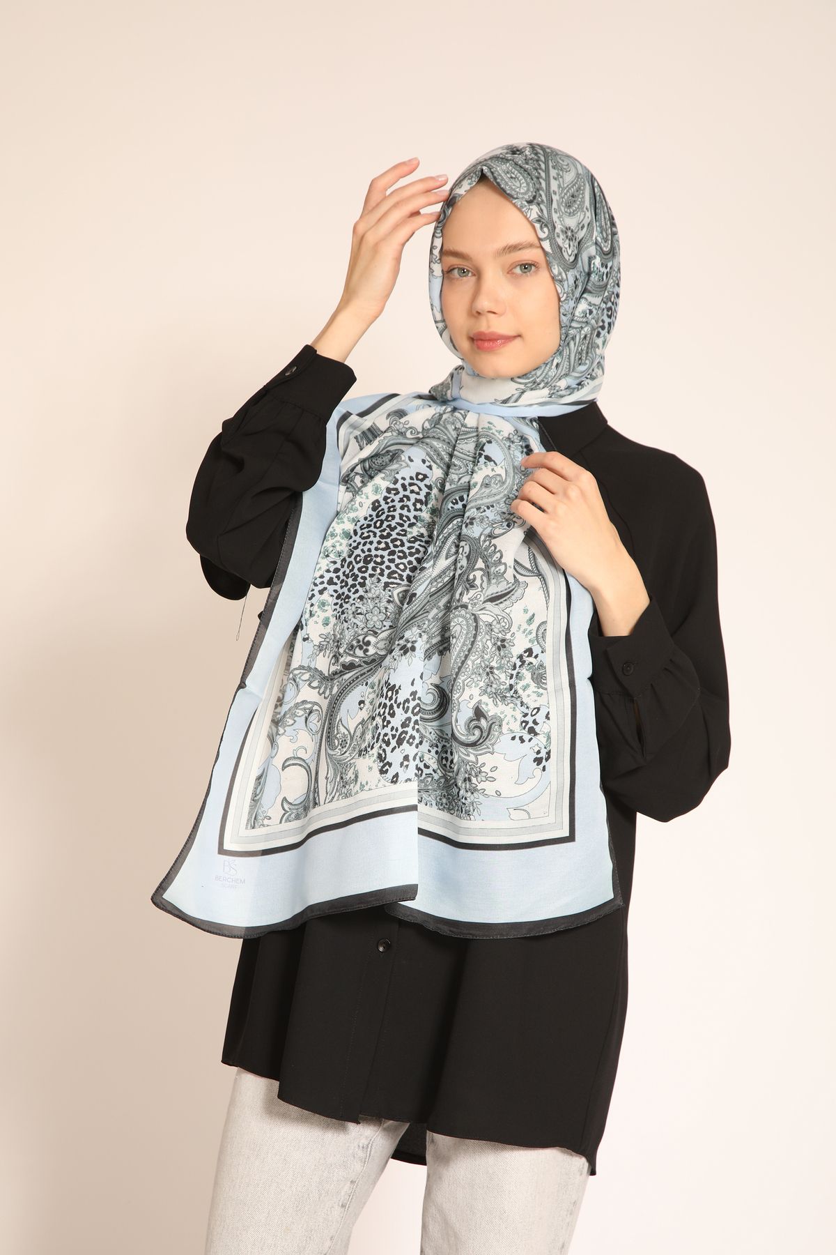 Dia Vela Açık Mavi Leopar ve Paisley Desenli Soft Şal | İpek Görünümlü Modern Tasarım