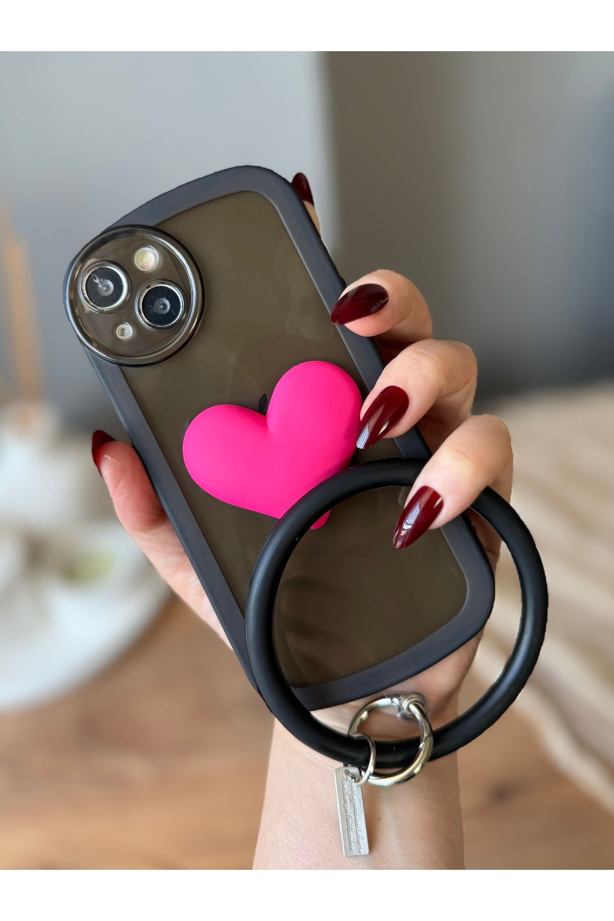 MirazTasarim IPHONE 15 3D KALP DEKORLU BİLEZİKLİ SİYAH KILIF
