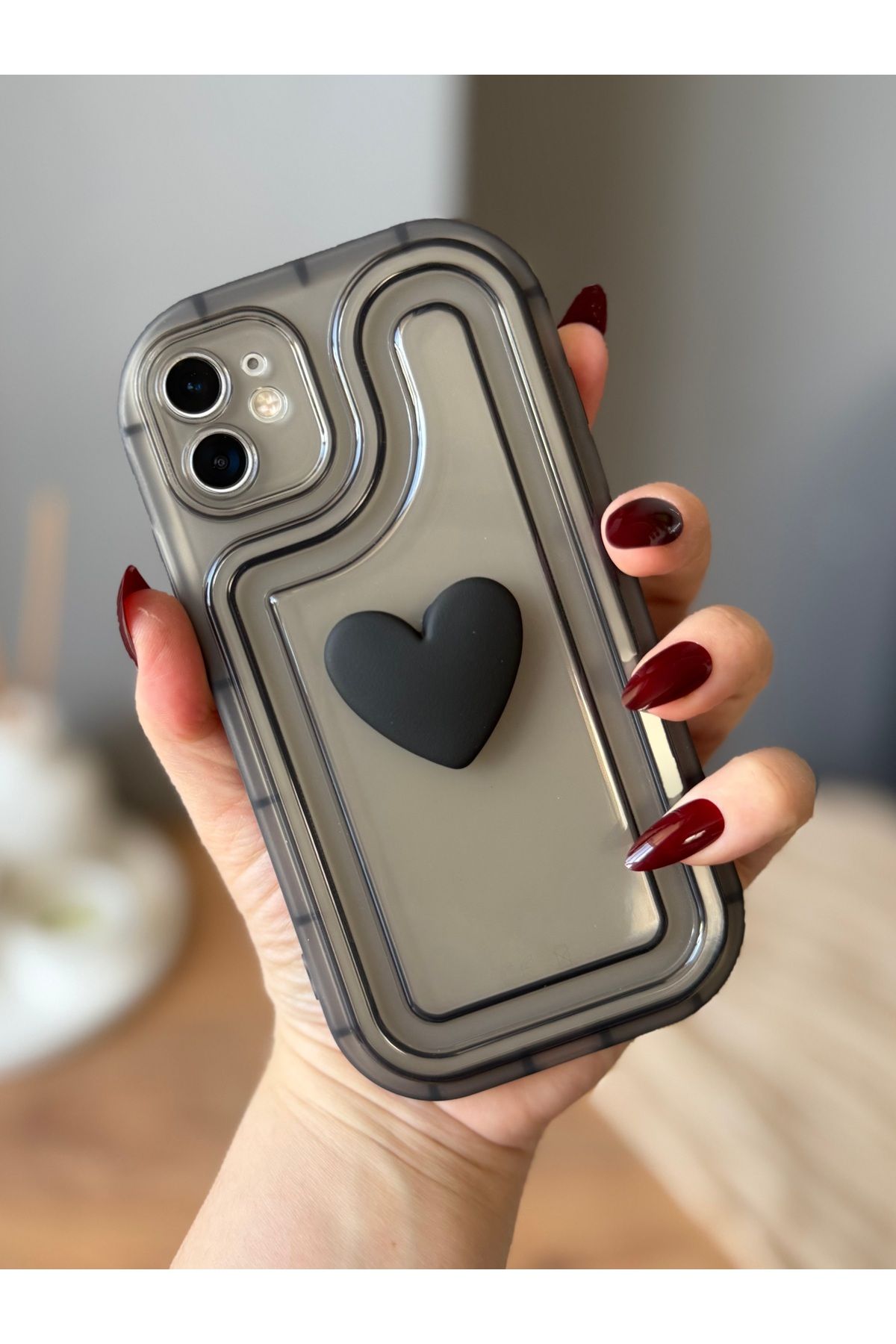 MirazTasarim IPHONE 11 SİYAH ŞEFFAF KALP DEKORLU AİRBAG MODEL KILIF