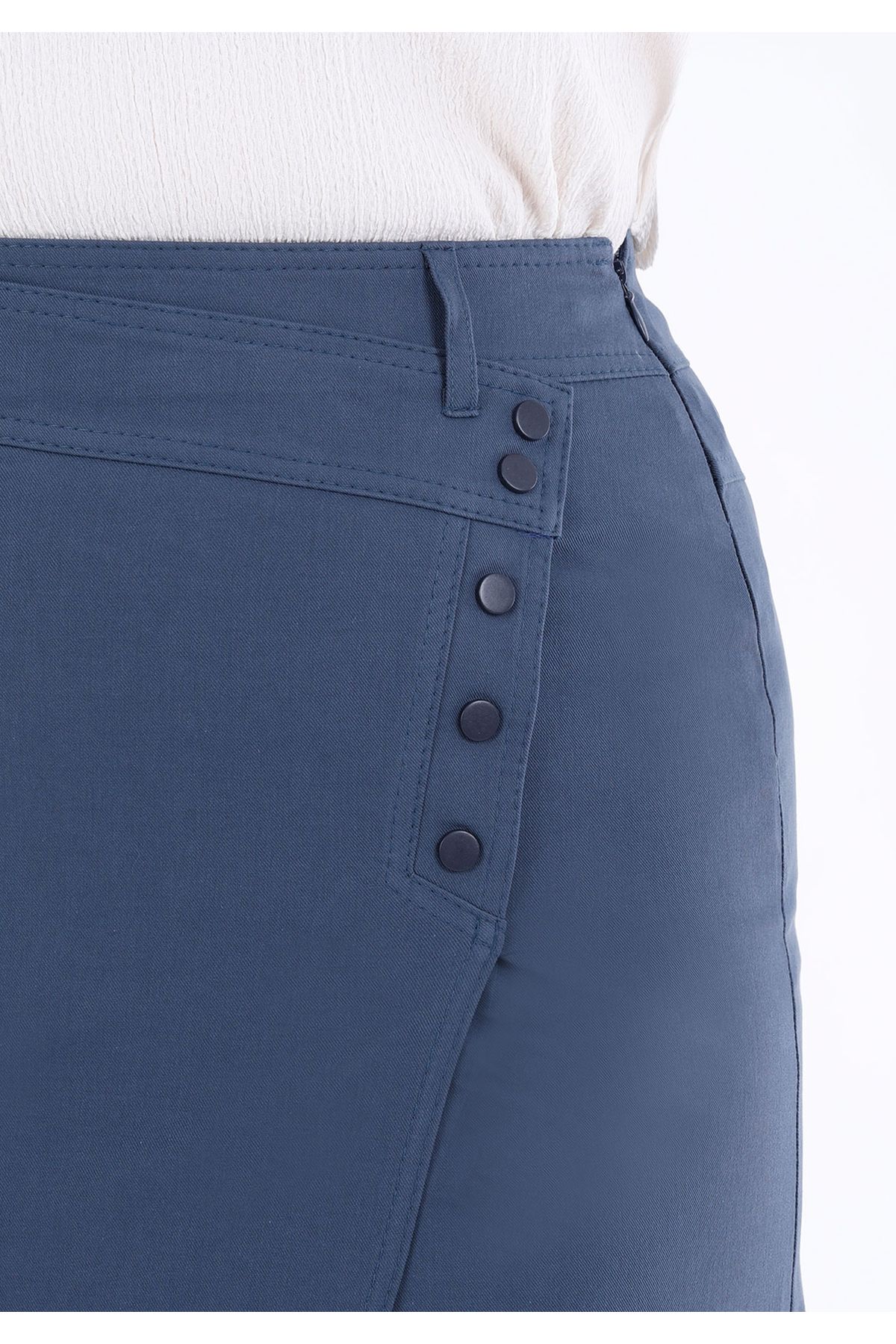 Guzella-Amvelop Midi Skirt with Pleat and Button Detail 4