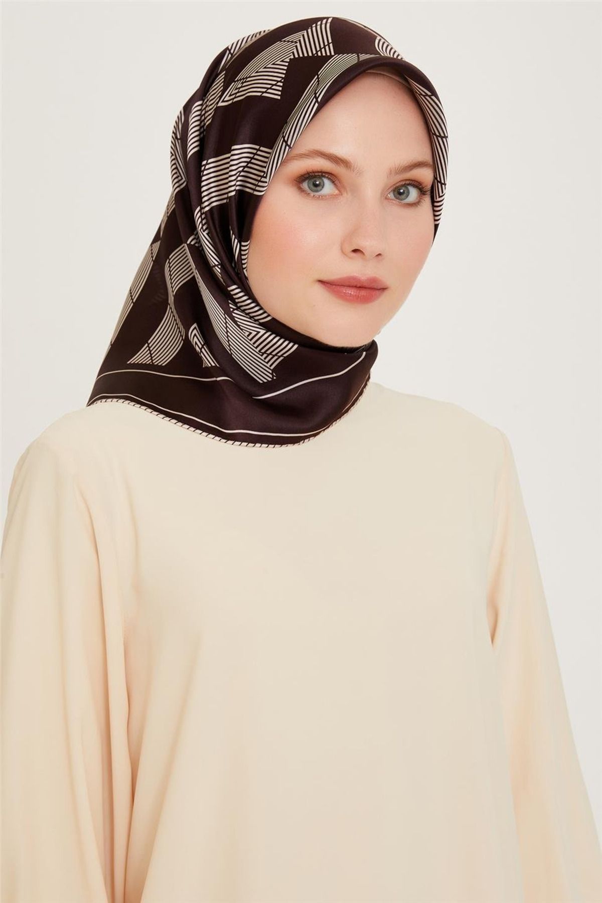 Armine Sura İpek Eşarp 9255D (S ) 90 x 90 Kahve - 83