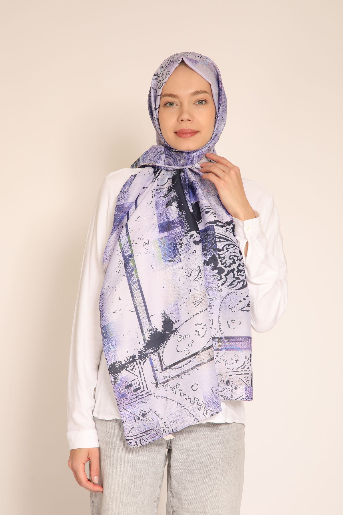 Dia Vela Lila ve Siyah Geometrik Desenli Soft Kumaş Şal – Modern ve Şık Tasarım
