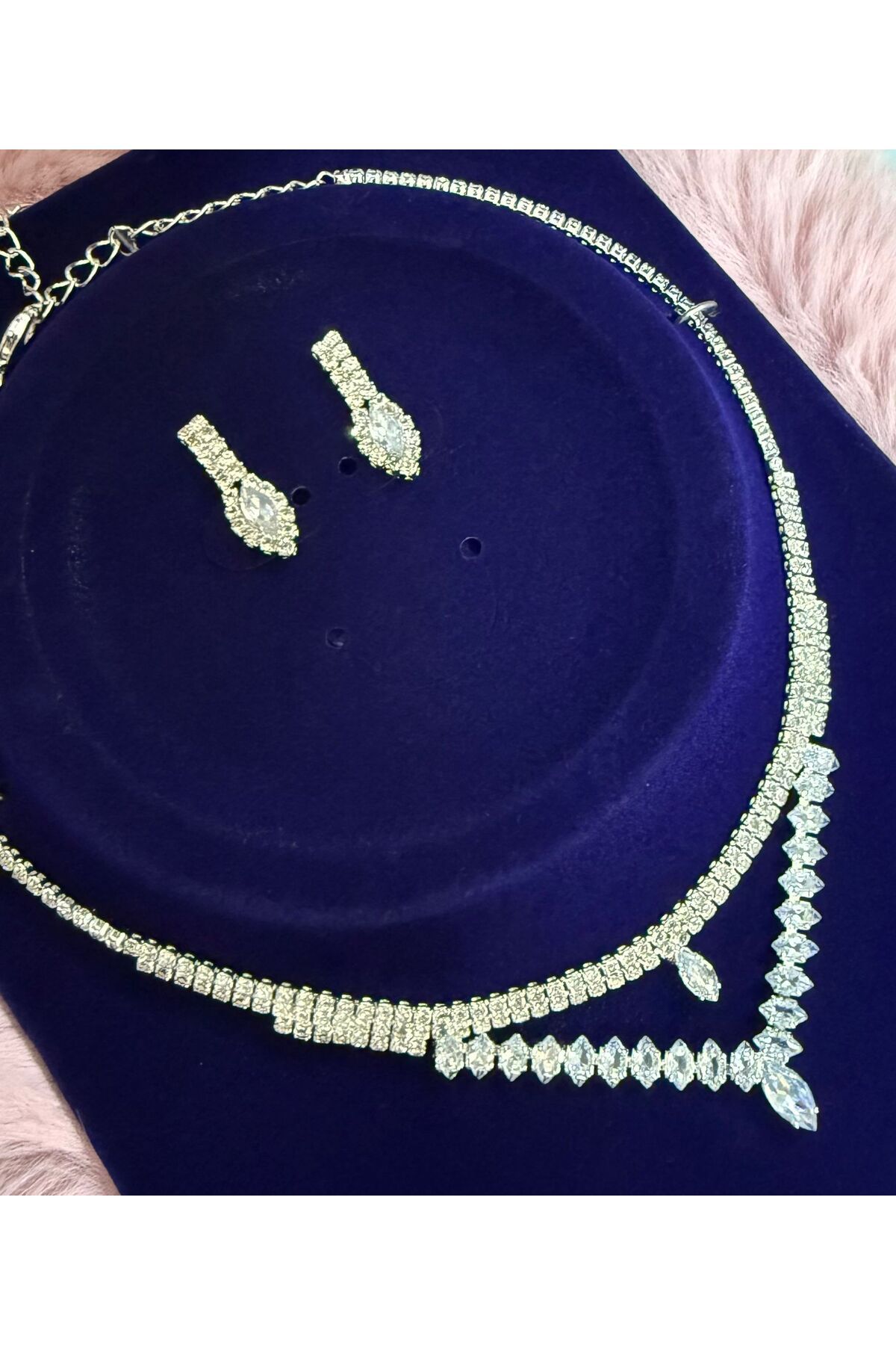 Butik Damla Taşlı V Kesim Zirkon Kolye Küpe Seti – Asaletin Işıltısı