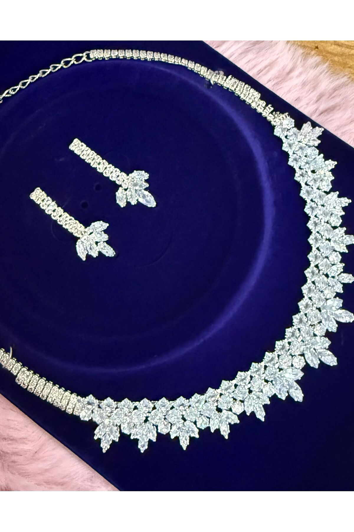 Butik Zirkon Işıltısı Yaprak Model Kolye Küpe Seti - Özel Günlerin Yıldızı