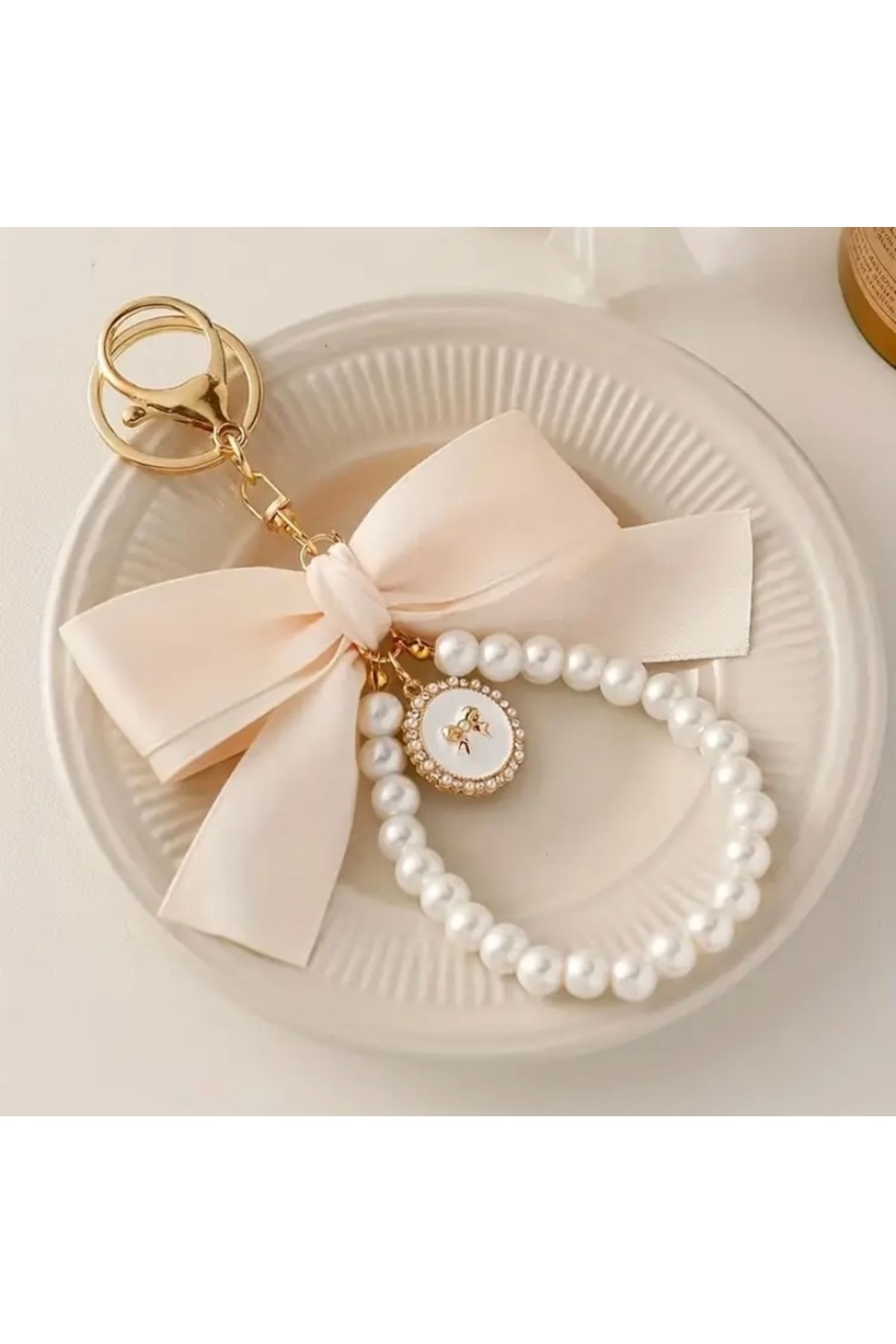 Accessories Vanilla Avenue İncili Beyaz Kurdele Detaylı Zarif Kadın Anahtarlık Aksesuar