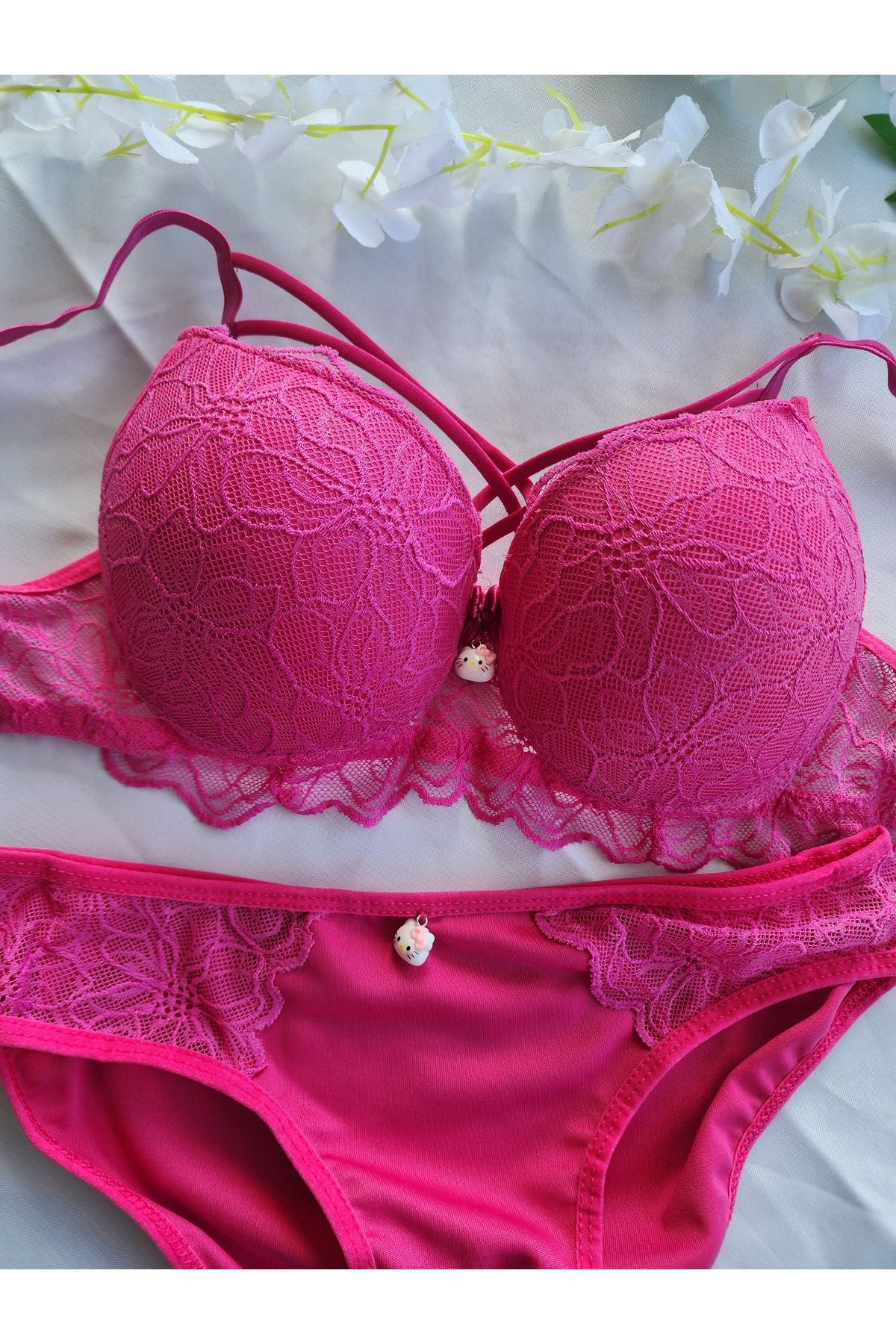 G&H UNDERWEAR Hello Kitty Dolgulu Sütyen Takımı