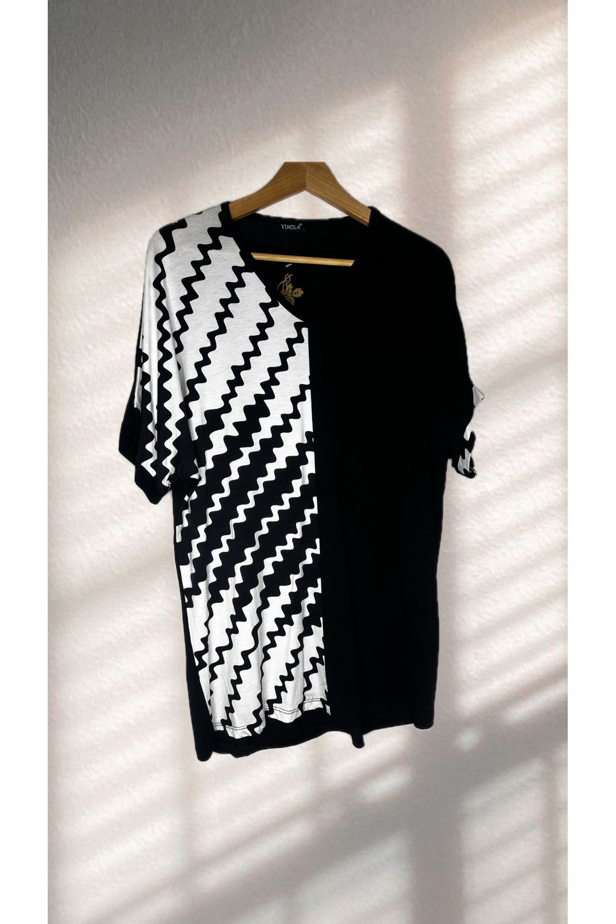 Vinola Siyah Beyaz Desenli Yarım Desenli Unisex Oversize Tişört