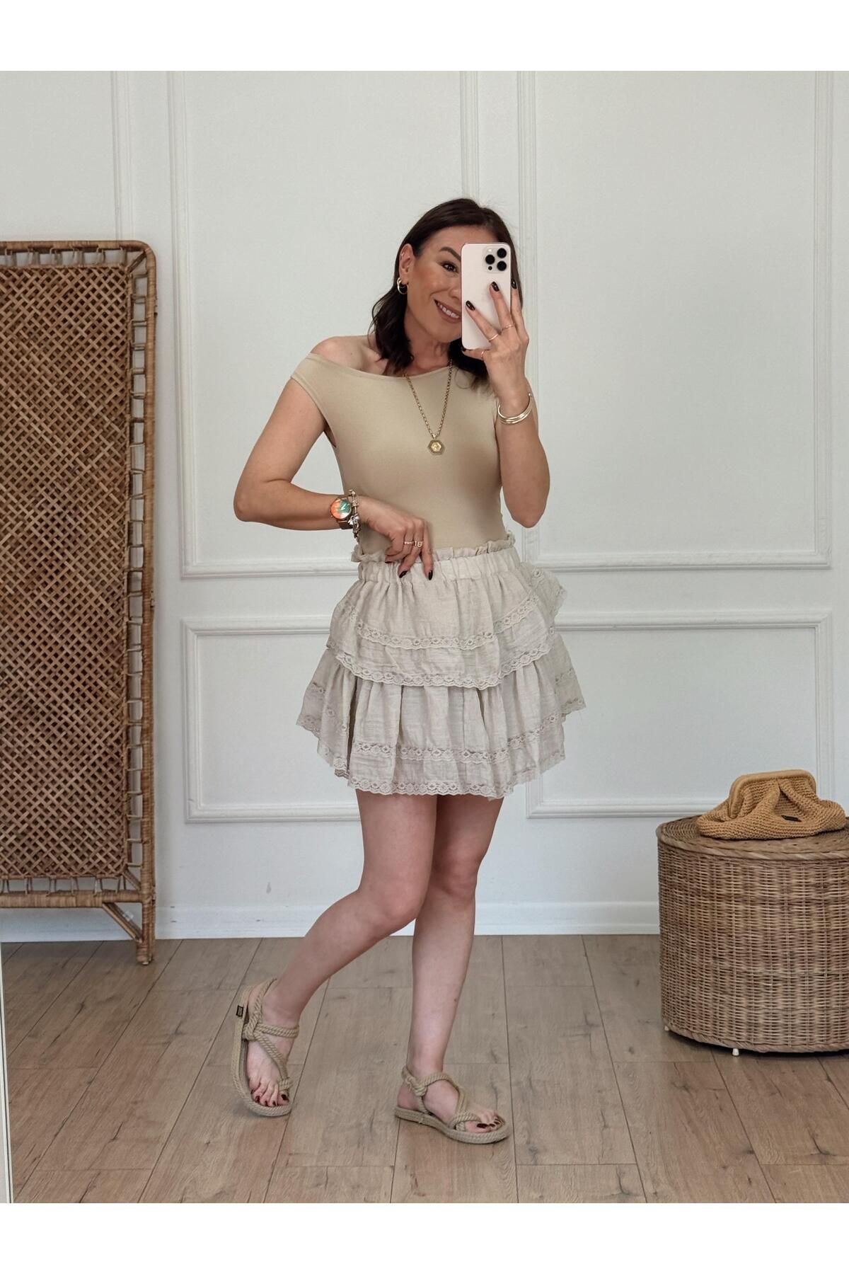 X-Young Kayık Yaka Kolsuz Tasarım Body BEJ