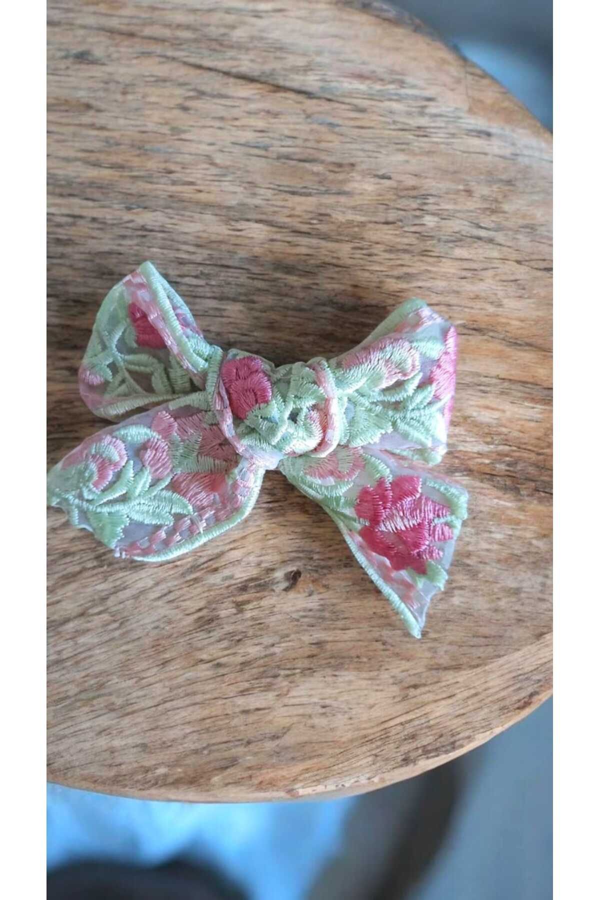 Lilamica nakışlı fiyonk toka pembe