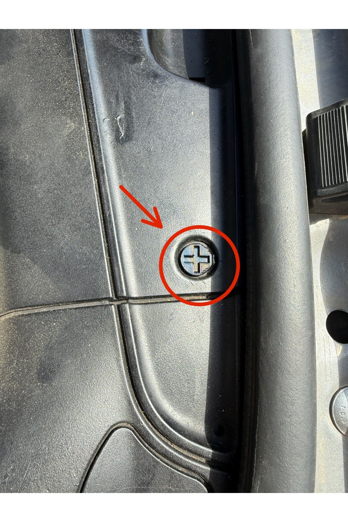 adaplastik Porsche Cayenne Motor Kaput Trimleri Bağlantı Klipsi