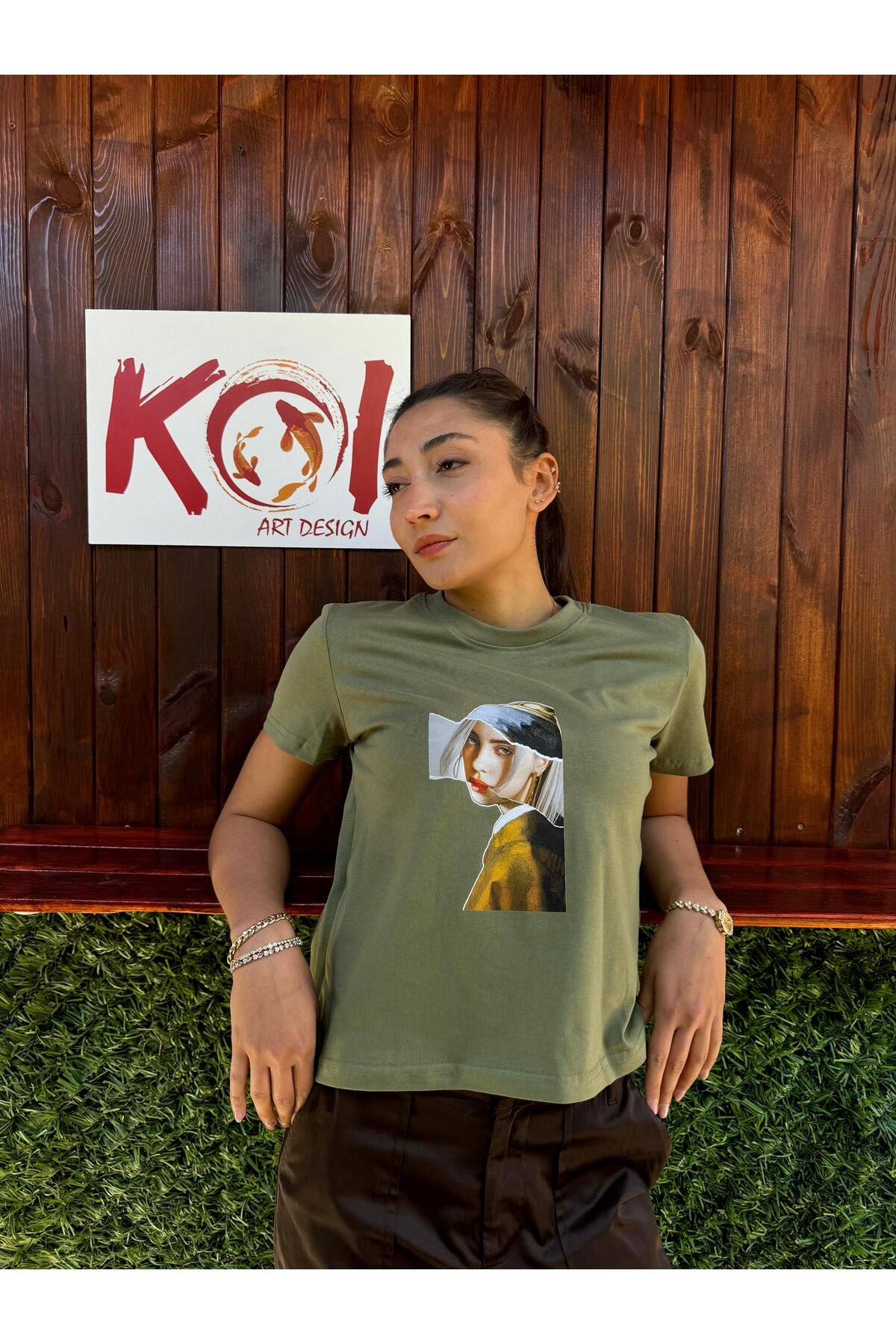 Butik İnci Küpeli Billie Eilish / Kadın Haki Renk T-Shirt