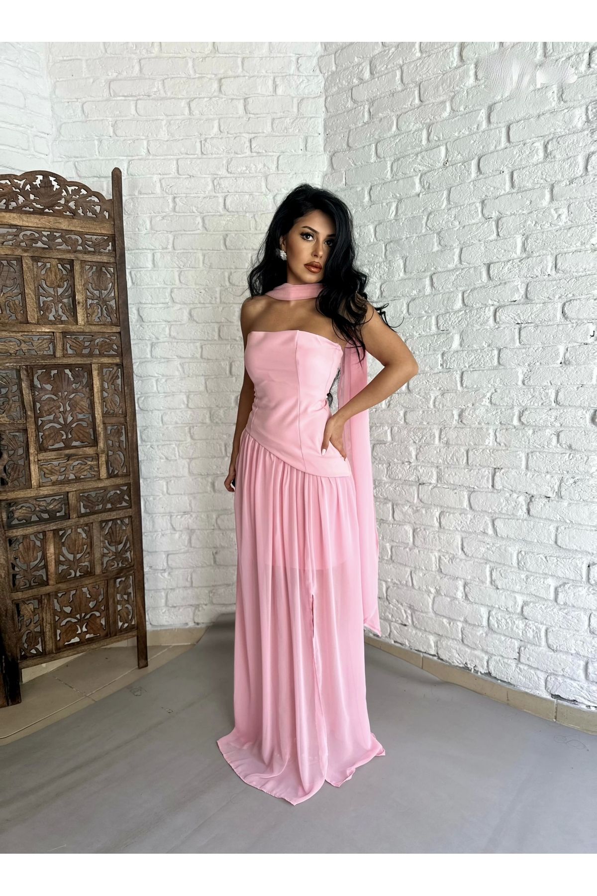 moneta boutique Kadın Fularlı Straplez Tül Uzun Tasarım Elbise