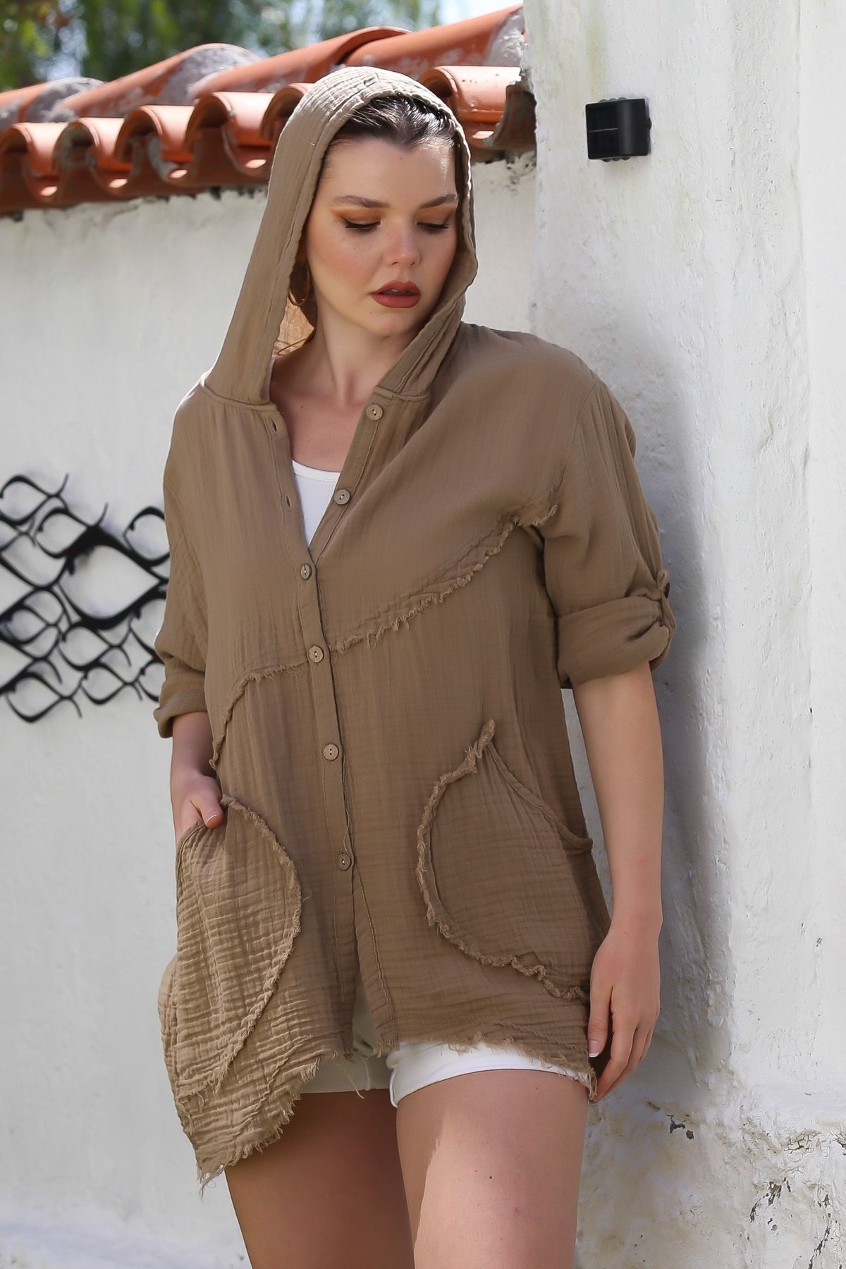 Chiccy Sütlü Kahve Kapüşonlu Düğmeli Uzun Kollu Cepli Casual Müslin Oversize Dokuma Ceket 77 70