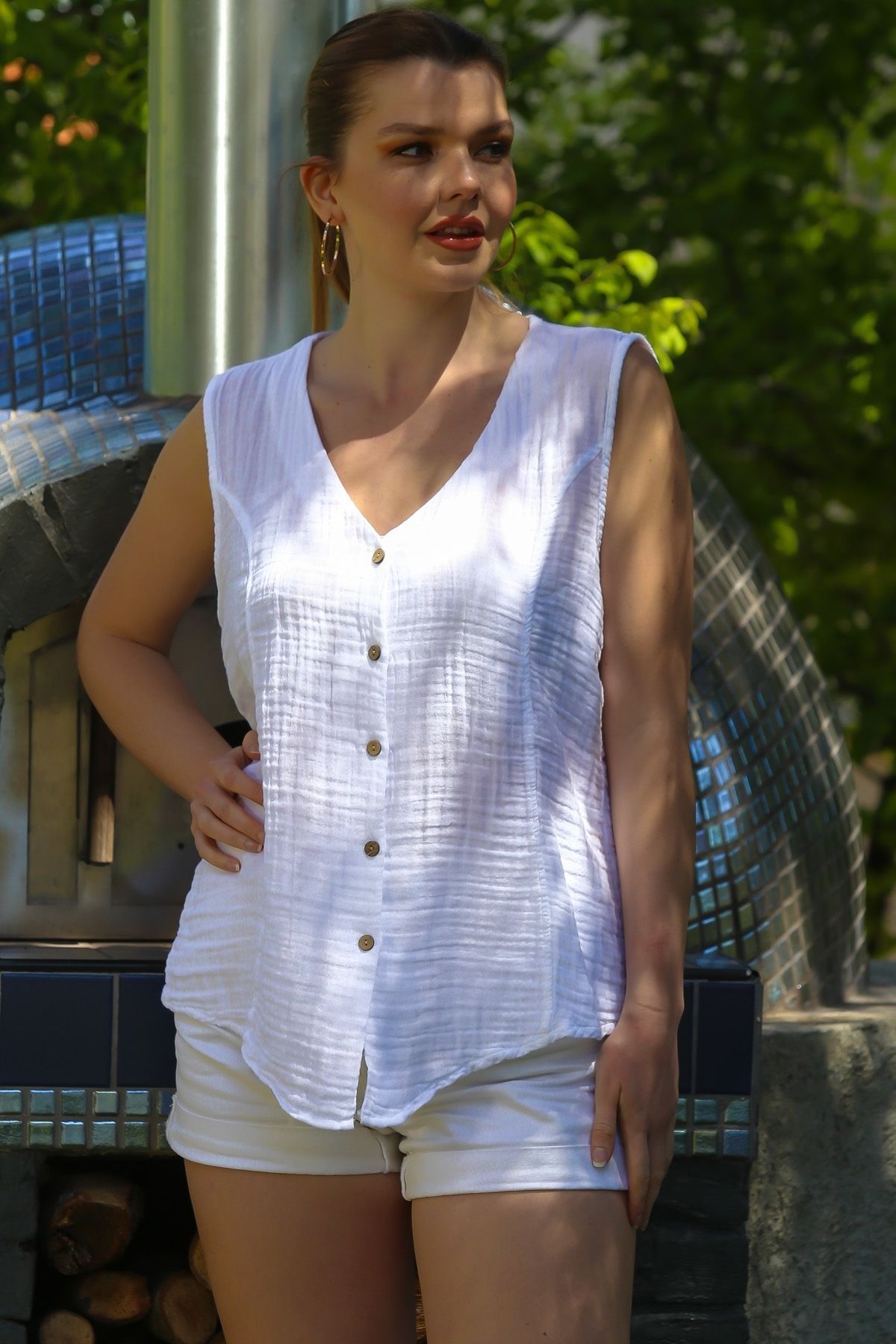 Chiccy Beyaz V Yaka Kolsuz Düğmeli Casual Müslin Dokuma Bluz 70 60