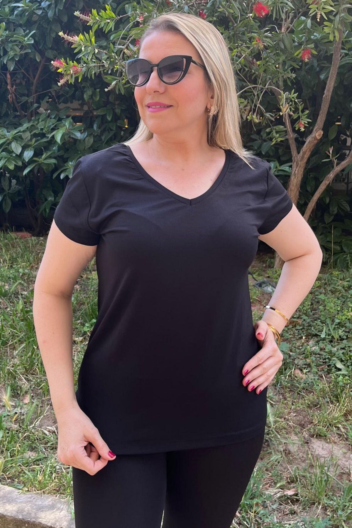 Paw Garage Kadın Büyük Beden İnce V Yaka Tişört, %100 Pamuklu Terletmez Yazlık Kumaş, Curve T-shirt