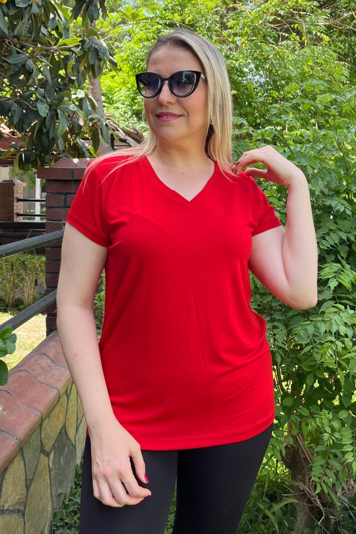 Paw Garage Kadın Büyük Beden İnce V Yaka Tişört, %100 Pamuklu Terletmez Yazlık Kumaş, Curve T-shirt