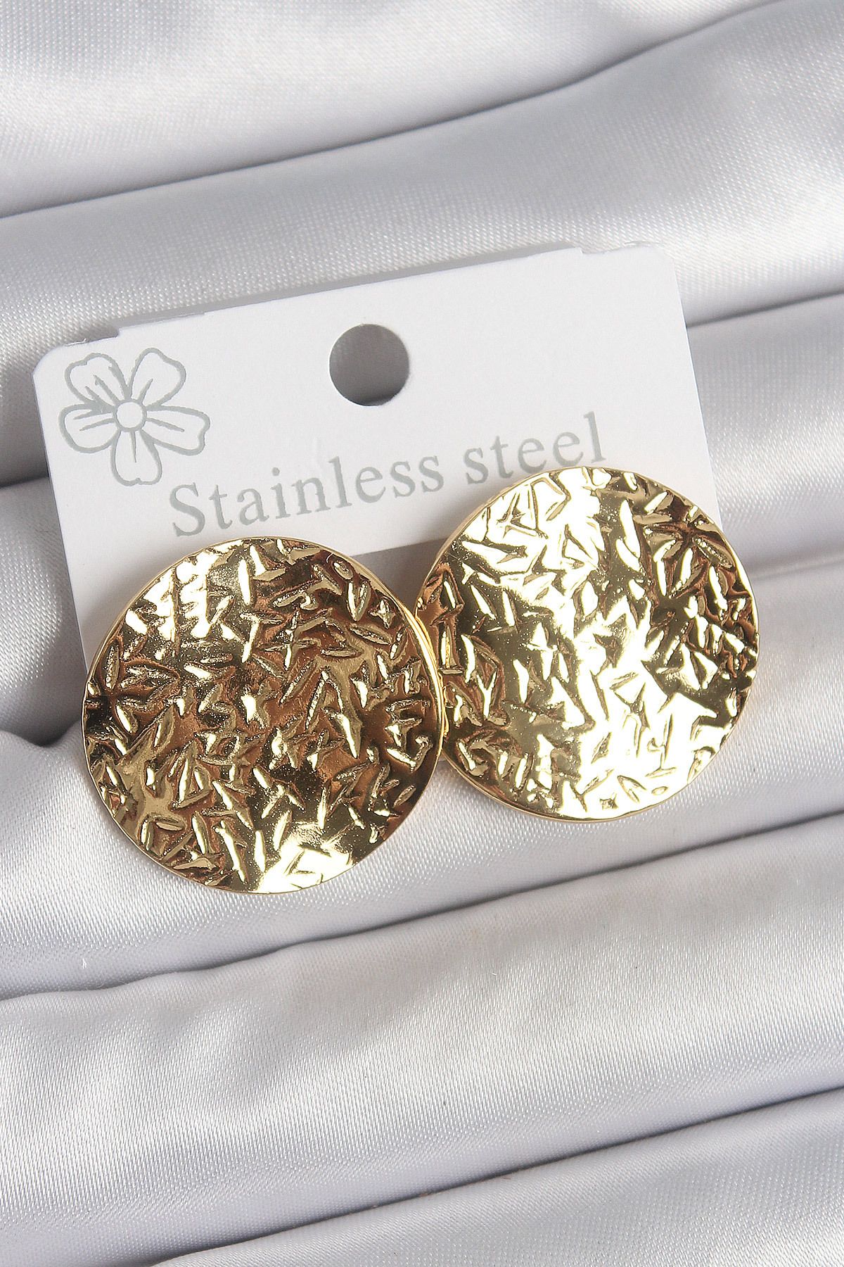STYLE OF CARMEN 316 Çelik Gold Renk İşlemli Daire Plaka Model Kadın Küpe