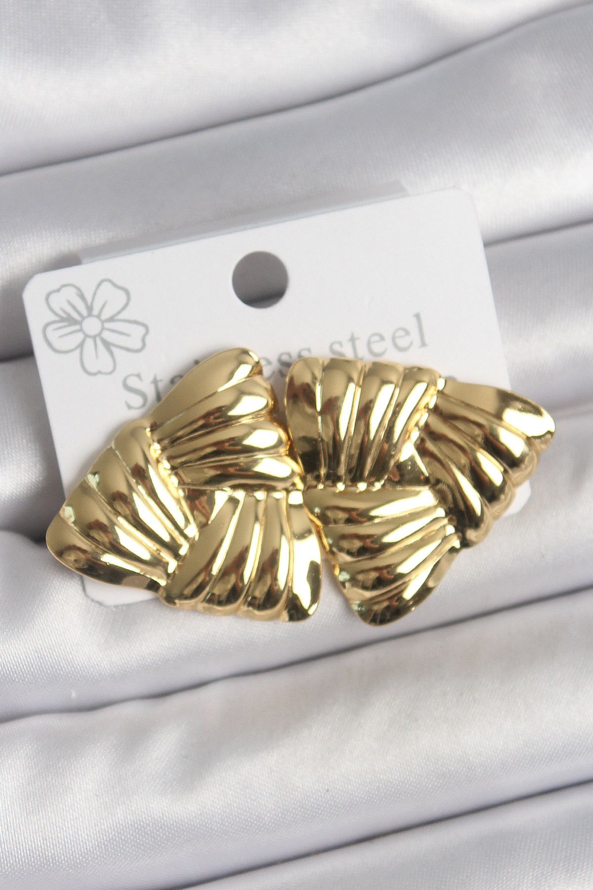 STYLE OF CARMEN 316 Çelik Gold Renk İşlemeli Üçgen Model Kadın Küpe