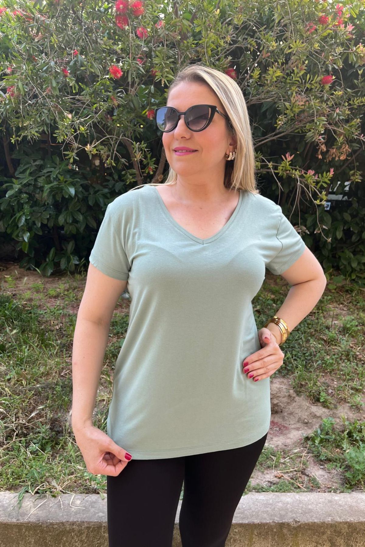 Paw Garage Kadın Büyük Beden Ön Arka V Yaka Tişört, %100 Pamuklu Terletmez Yazlık Kumaş, Curve T-shirt