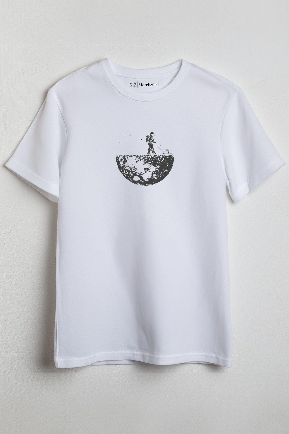 Merch&ice Yarım Aydaki Astronot Baskılı Unisex T-Shirt