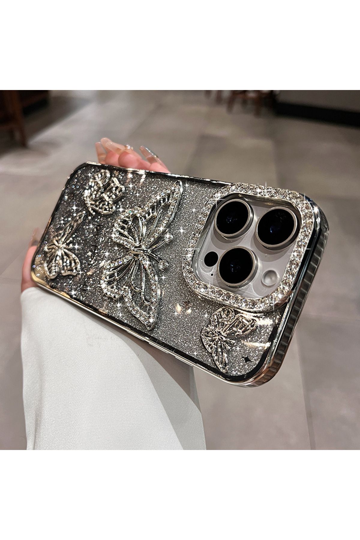 LioTech İphone 14 Pro Max Uyumlu Taşlı Kelebek Desenli Darbe Emici Özelliğe sahip Kılıf