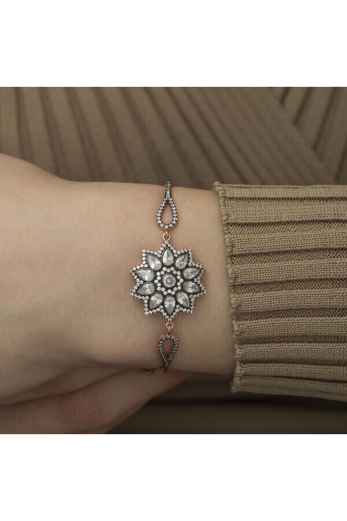 shop Rose Çiçek Desenli Elmas Montur Otantik 925 Ayar Gümüş Bileklik