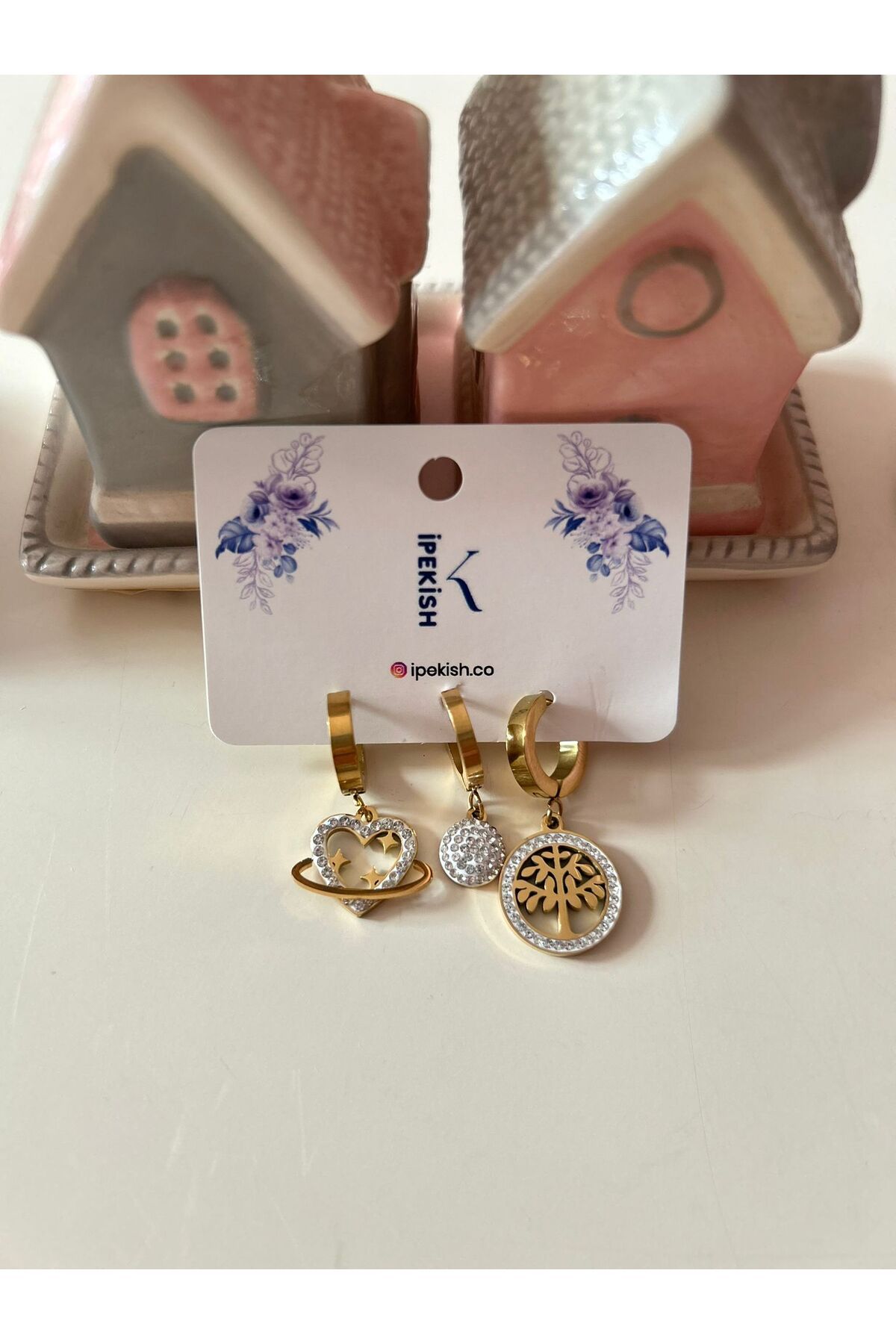Cheecky Chic İpekish 3’lü Gold Halka Küpe Seti – Çelik, Kalp-Yıldız, Hayat Ağacı ve Işıltılı Sallantı Figürlü