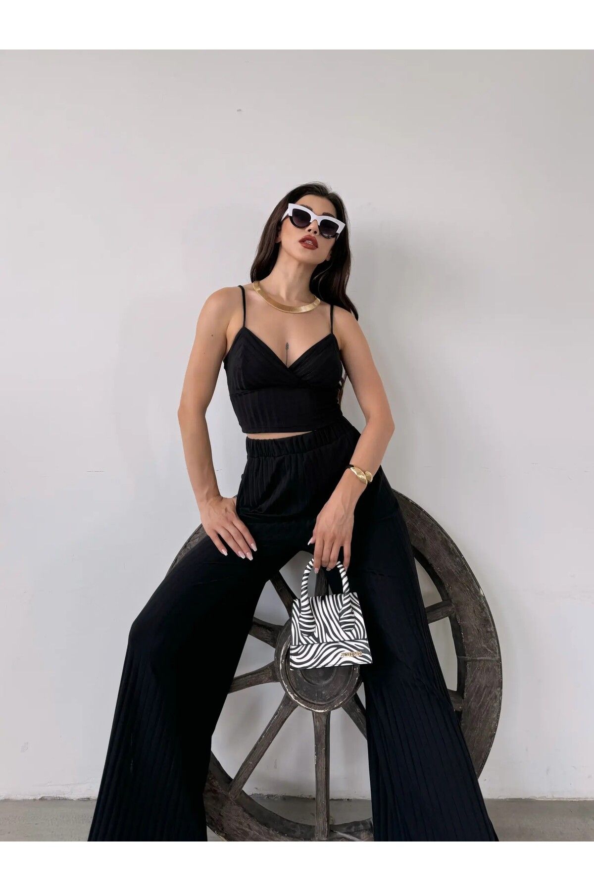 LORE MİEL İp Askılı Crop Bluz Ve YIrtmaç Detaylı Pantolon İkili Takım