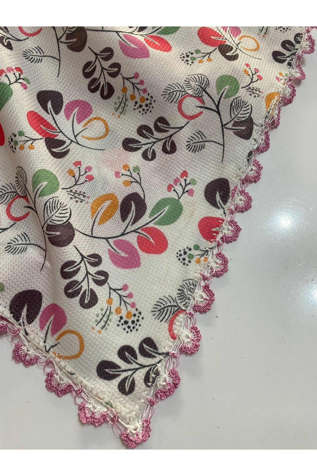 TrendYünEvi Kenar Oyalı Raşel Sofra Bezi & Masa Örtüsü (150cm x 150cm)